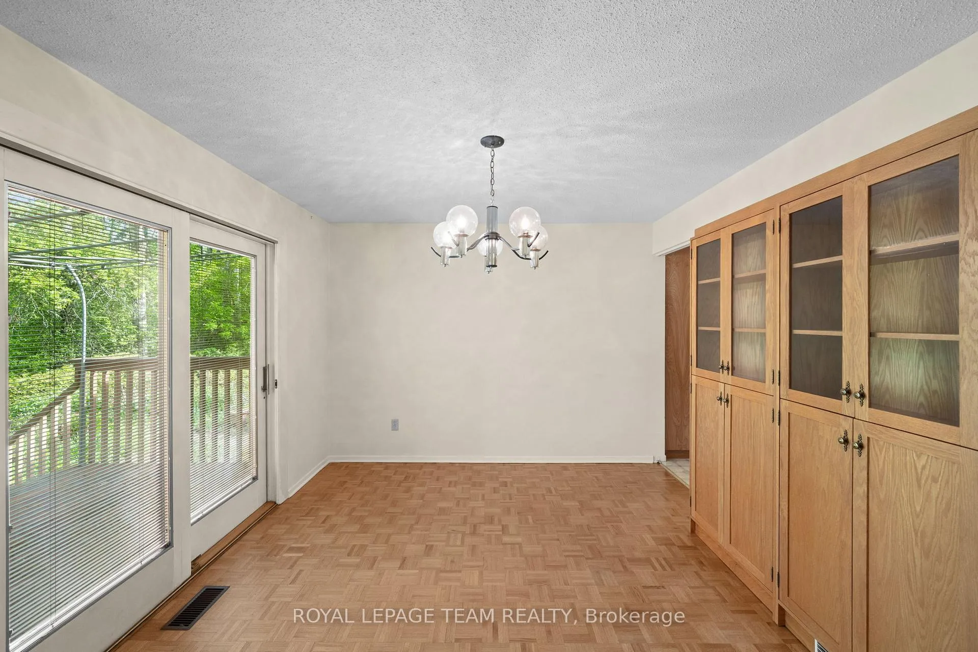 Photo 9 of 548 Rivershore Crescent, Ottawa, Beacon Hill North — HOMEH