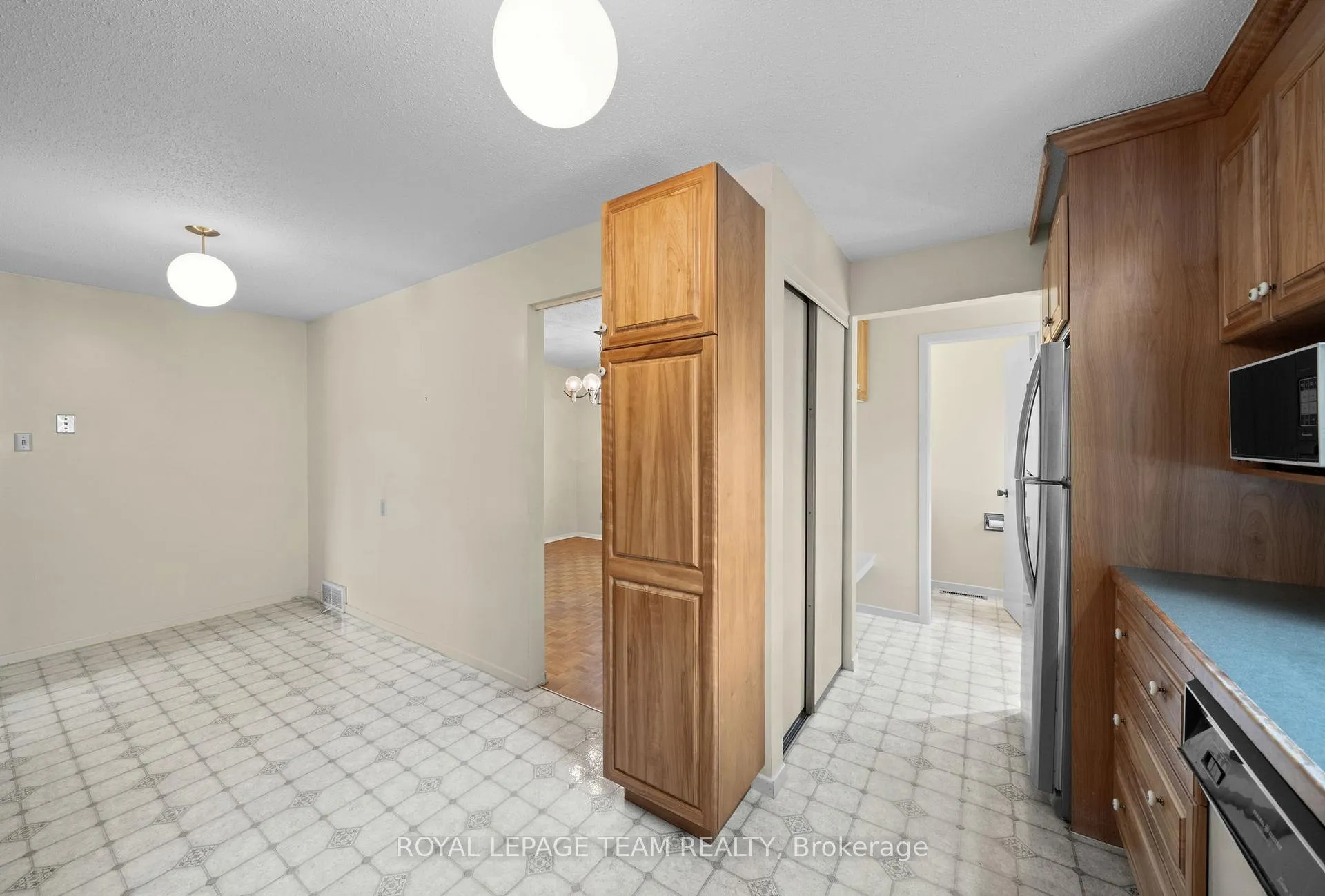 Photo 12 of 548 Rivershore Crescent, Ottawa, Beacon Hill North — HOMEH