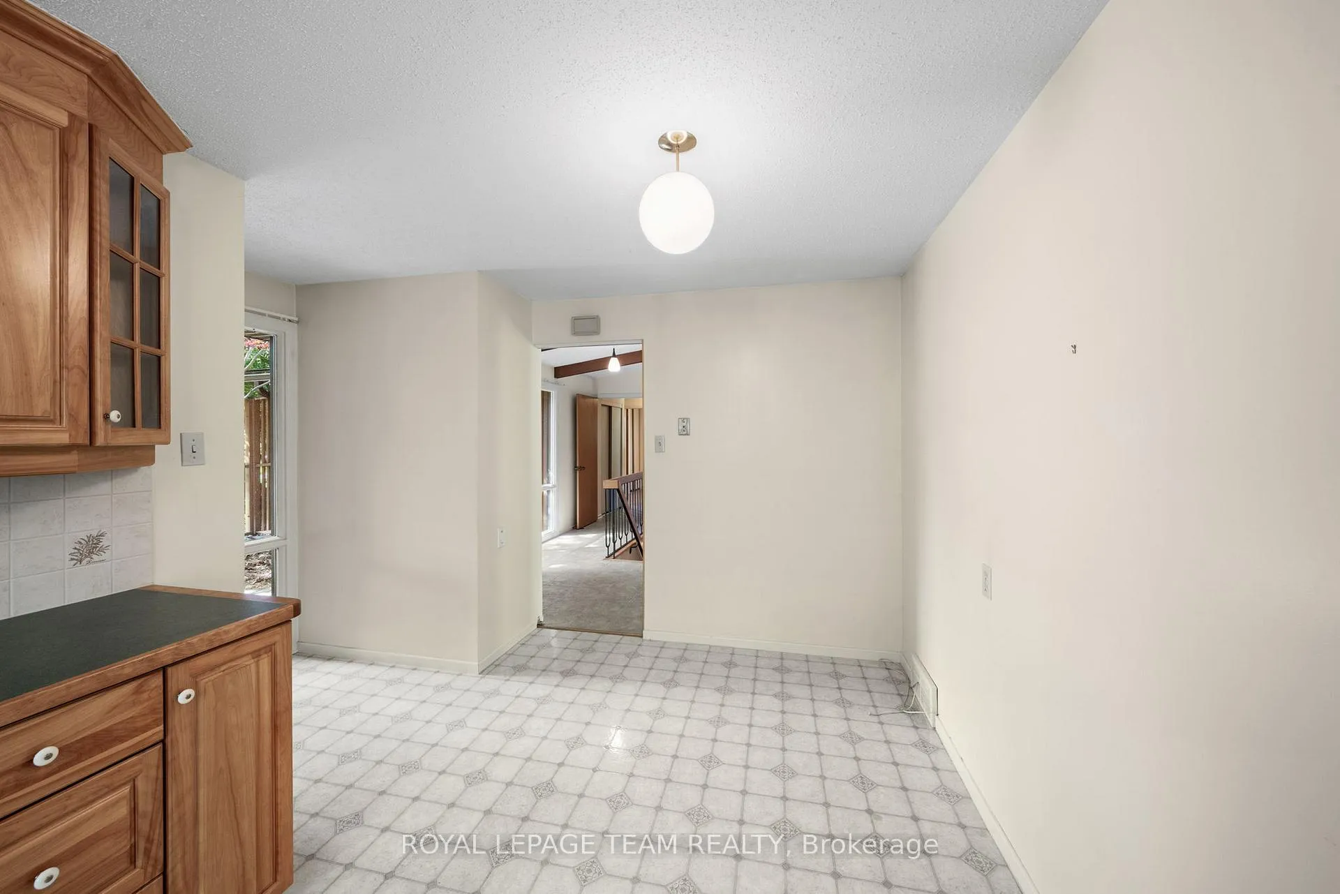 Photo 13 of 548 Rivershore Crescent, Ottawa, Beacon Hill North — HOMEH