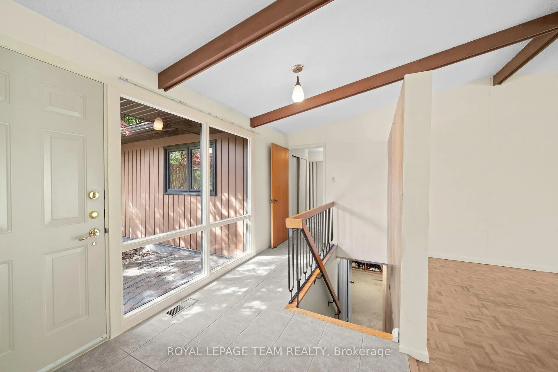 Photo 16 of 548 Rivershore Crescent, Ottawa, Beacon Hill North — HOMEH