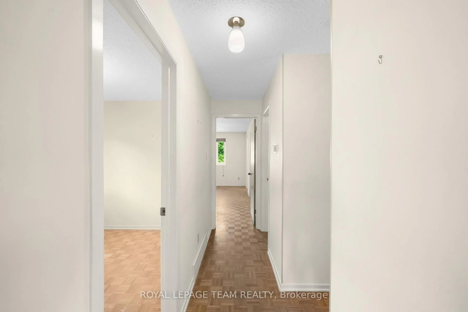 Photo 17 of 548 Rivershore Crescent, Ottawa, Beacon Hill North — HOMEH