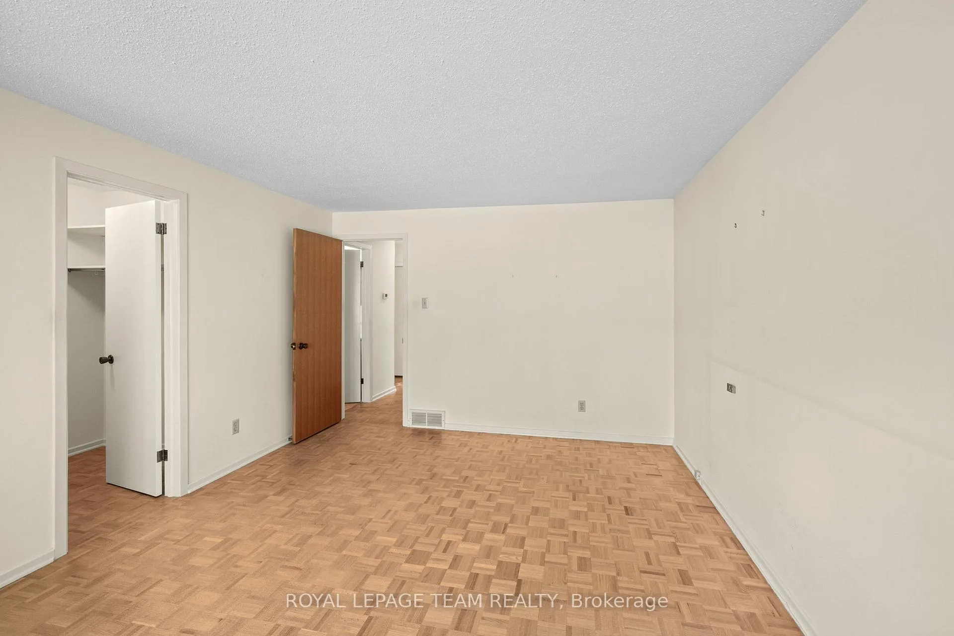 Photo 20 of 548 Rivershore Crescent, Ottawa, Beacon Hill North — HOMEH