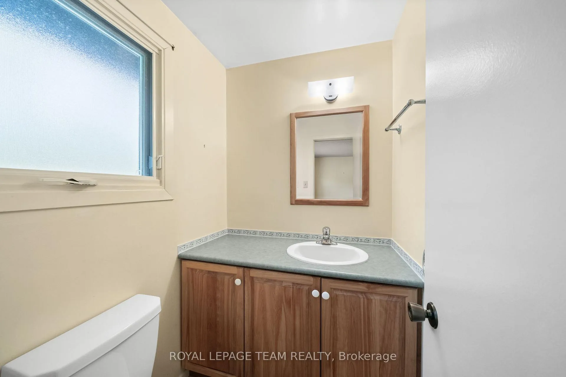 Photo 22 of 548 Rivershore Crescent, Ottawa, Beacon Hill North — HOMEH