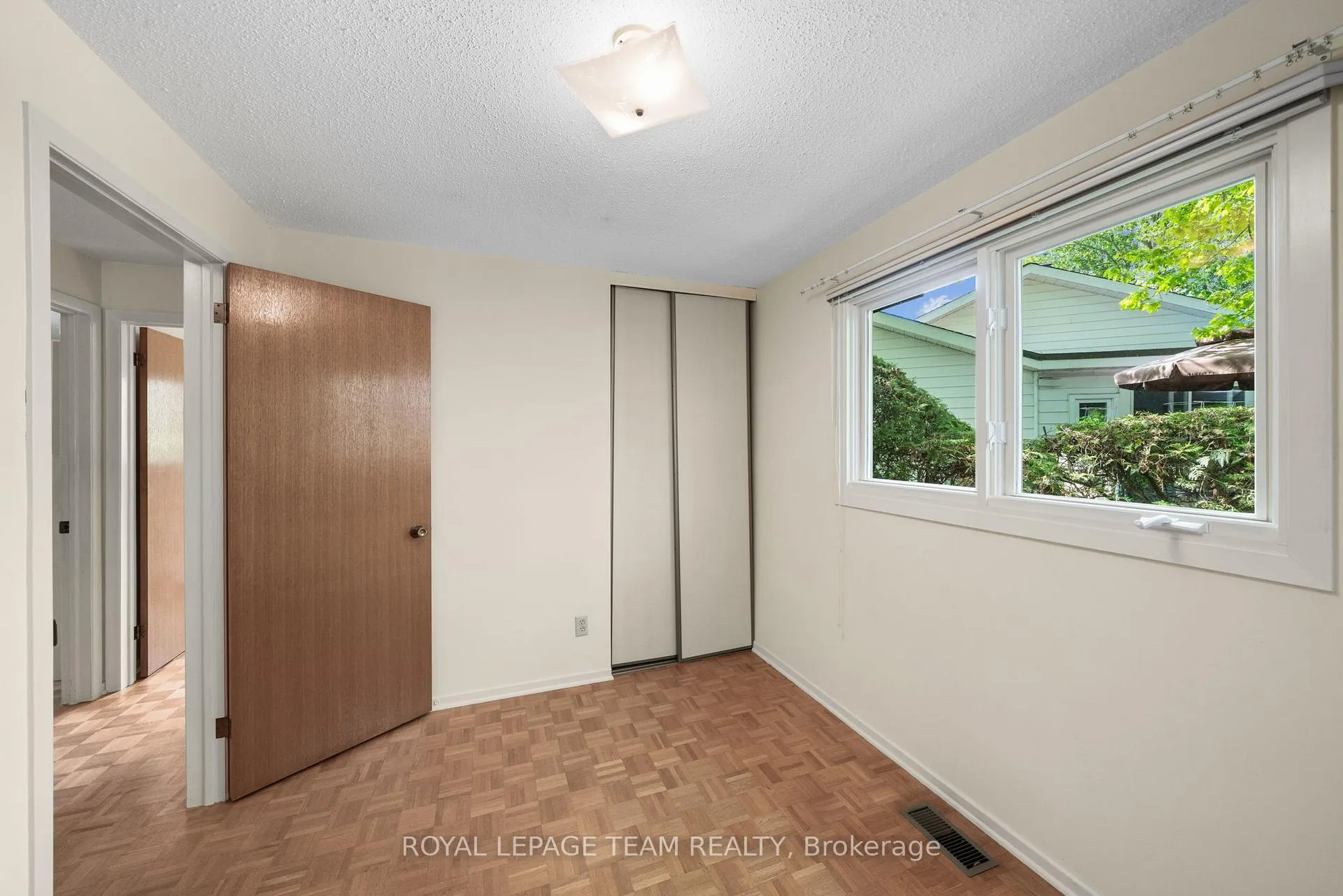 Photo 24 of 548 Rivershore Crescent, Ottawa, Beacon Hill North — HOMEH