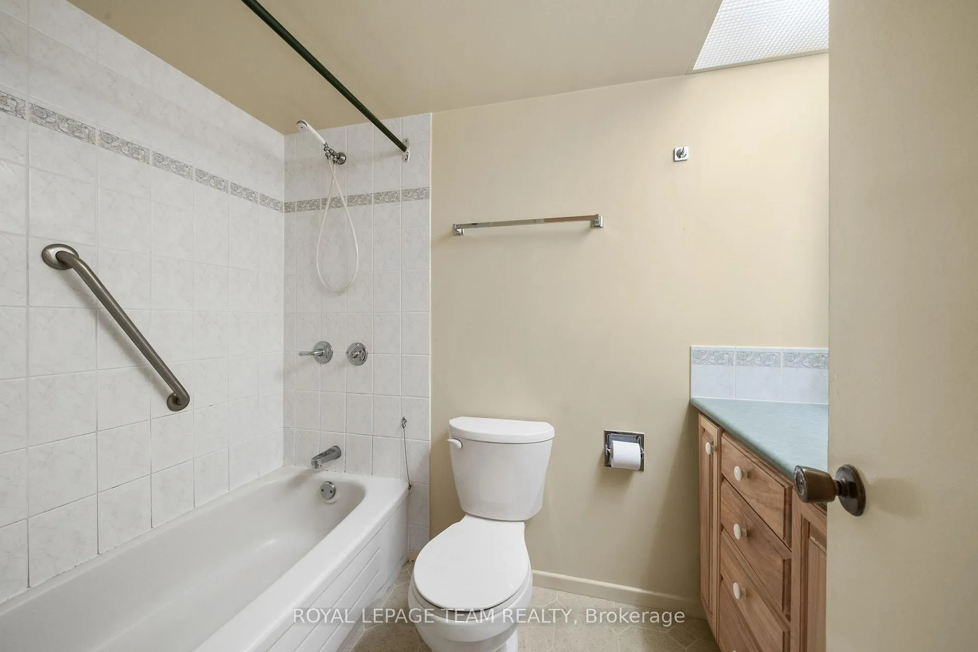 Photo 29 of 548 Rivershore Crescent, Ottawa, Beacon Hill North — HOMEH