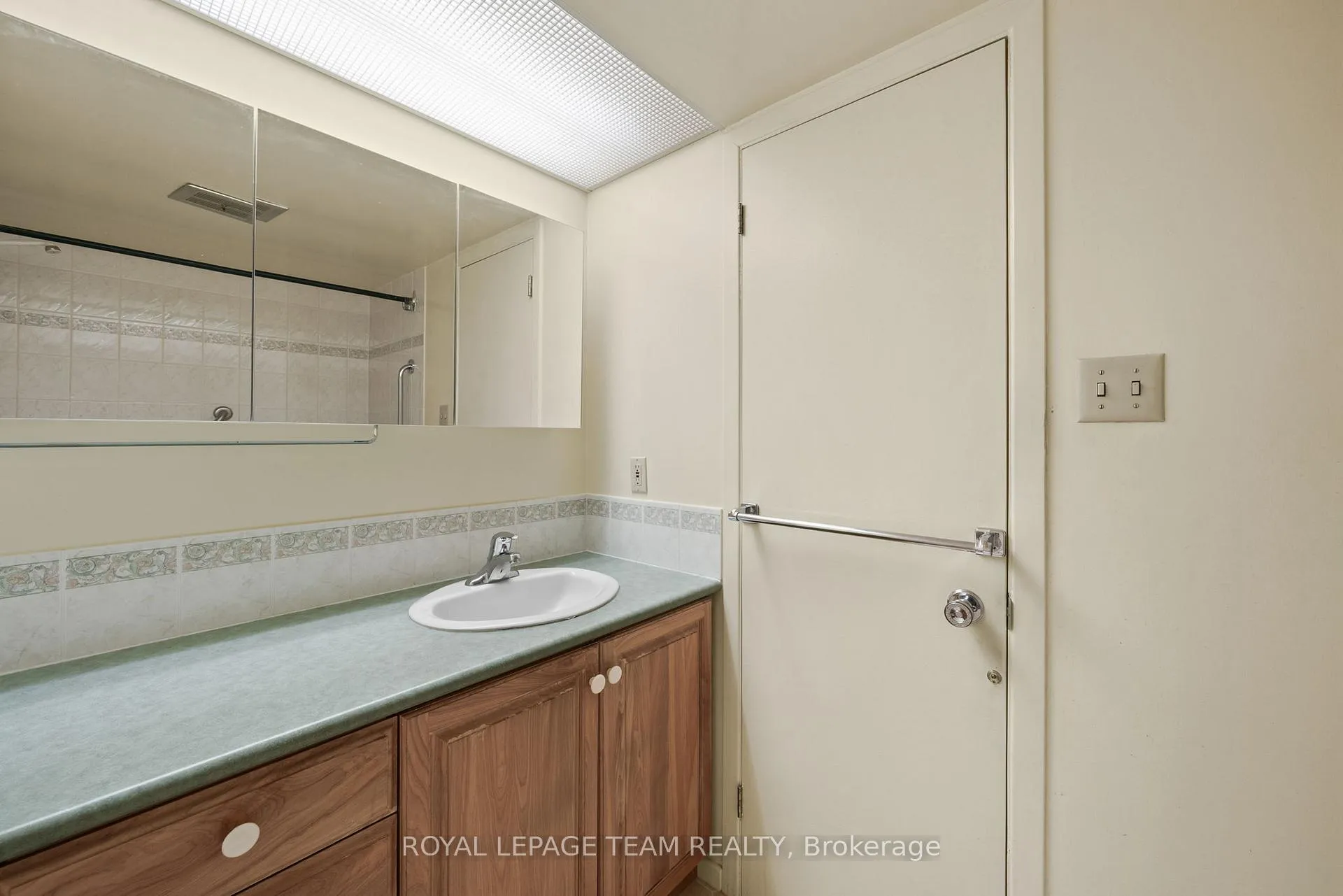 Photo 30 of 548 Rivershore Crescent, Ottawa, Beacon Hill North — HOMEH