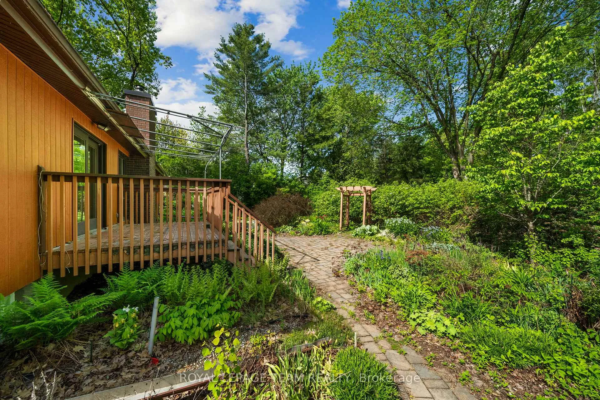 Photo 35 of 548 Rivershore Crescent, Ottawa, Beacon Hill North — HOMEH