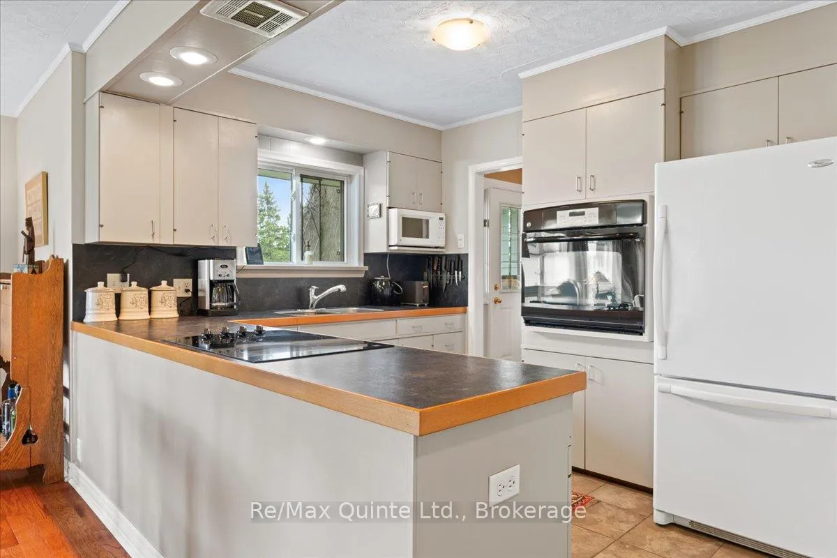 Photo 11 of 404 Bridge Street W, Belleville, Belleville Ward — HOMEH