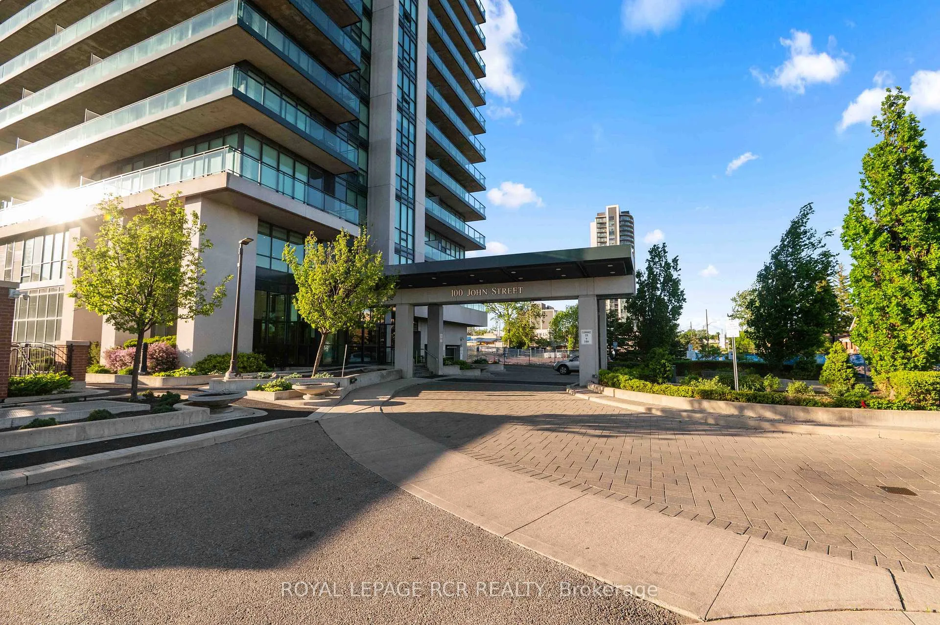 Photo 2 of Unit 1702, 100 John Street, Brampton, Downtown Brampton — HOMEH