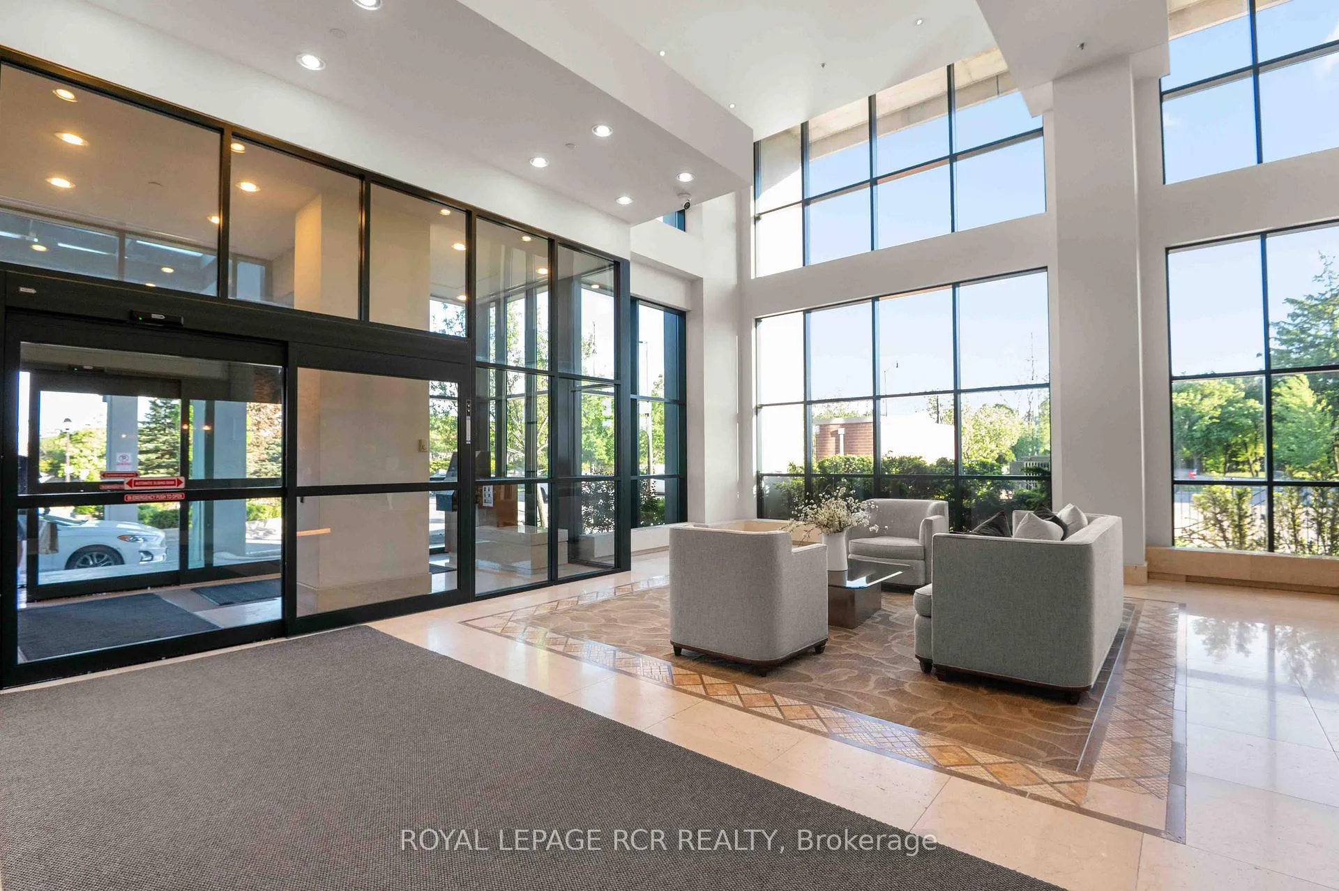 Photo 4 of Unit 1702, 100 John Street, Brampton, Downtown Brampton — HOMEH