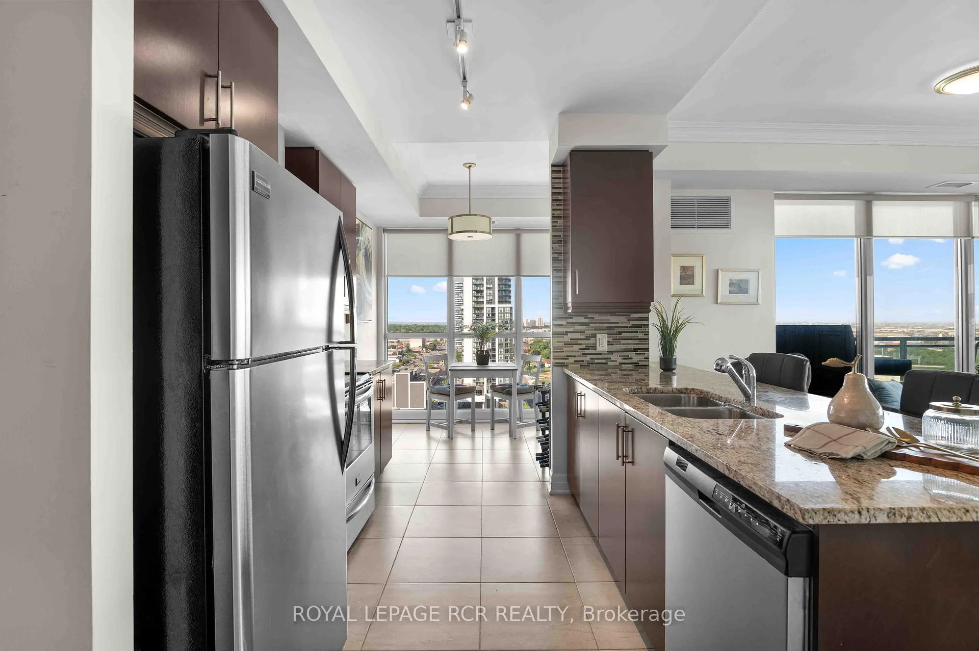 Photo 12 of Unit 1702, 100 John Street, Brampton, Downtown Brampton — HOMEH