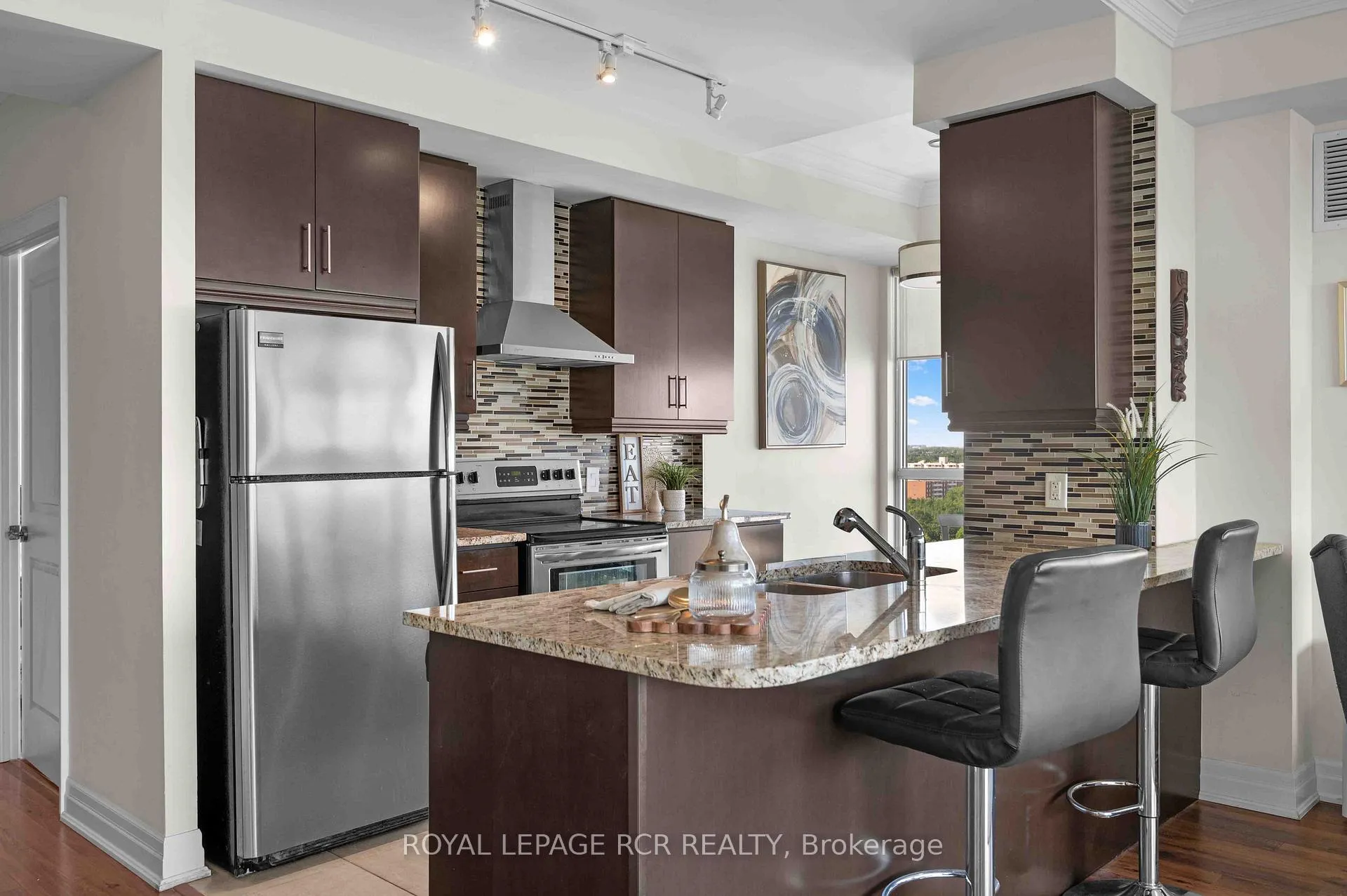 Photo 18 of Unit 1702, 100 John Street, Brampton, Downtown Brampton — HOMEH
