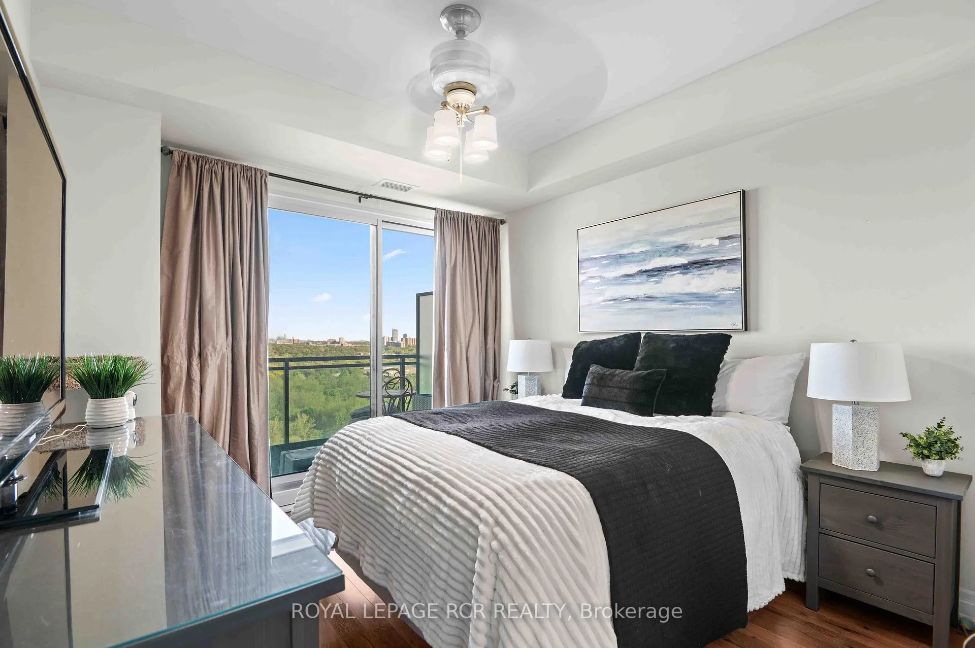Photo 23 of Unit 1702, 100 John Street, Brampton, Downtown Brampton — HOMEH