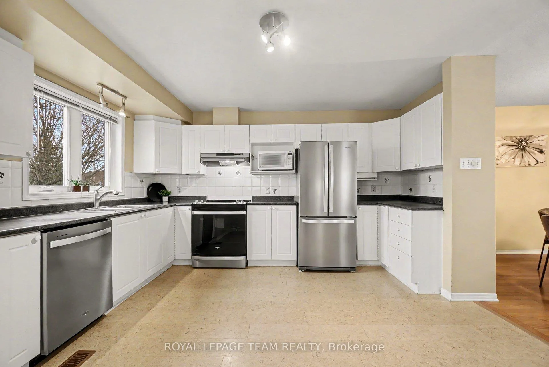 Photo 5 of 1598 Lisbon Street, Ottawa, Fallingbrook/Pineridge — HOMEH