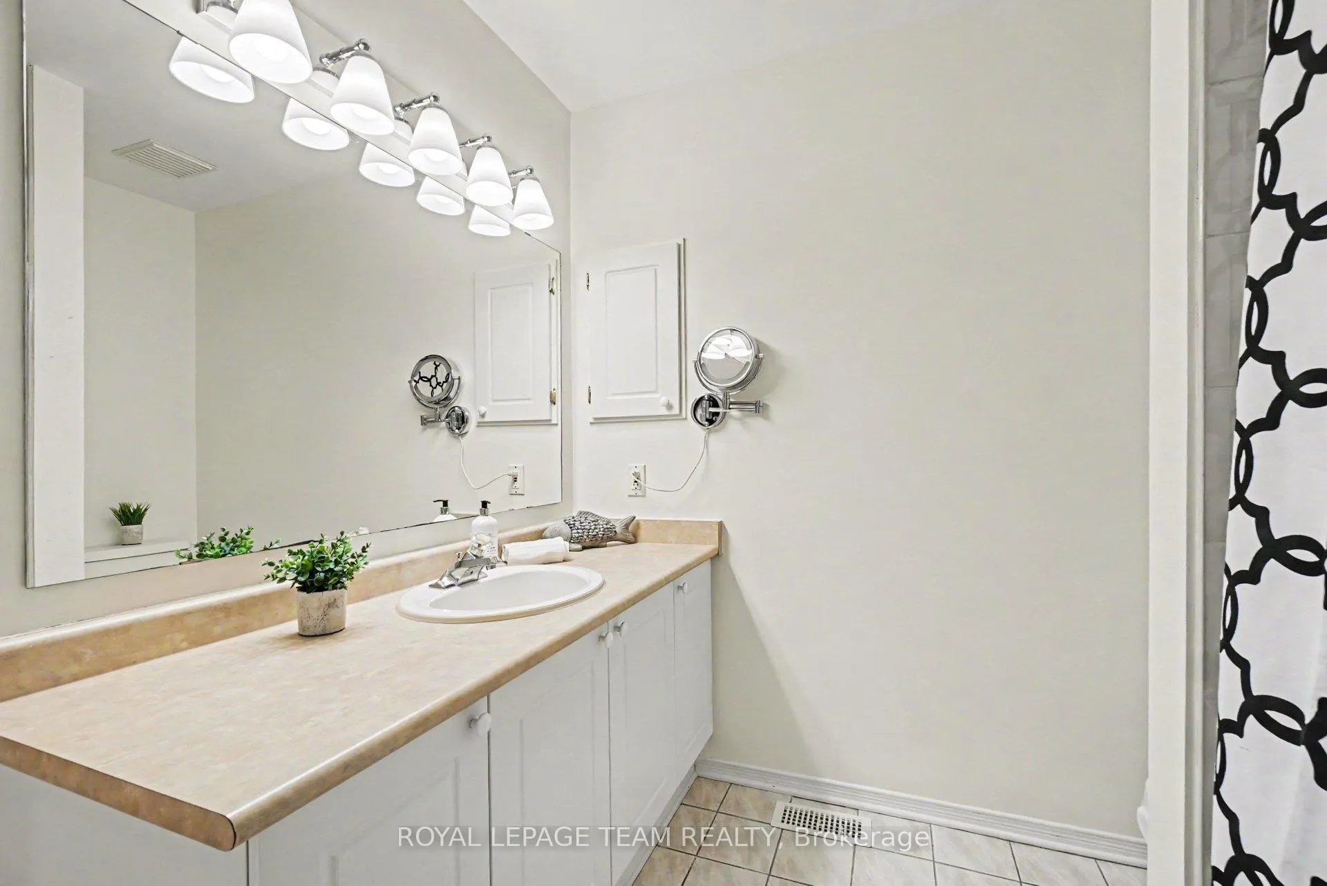 Photo 20 of 1598 Lisbon Street, Ottawa, Fallingbrook/Pineridge — HOMEH