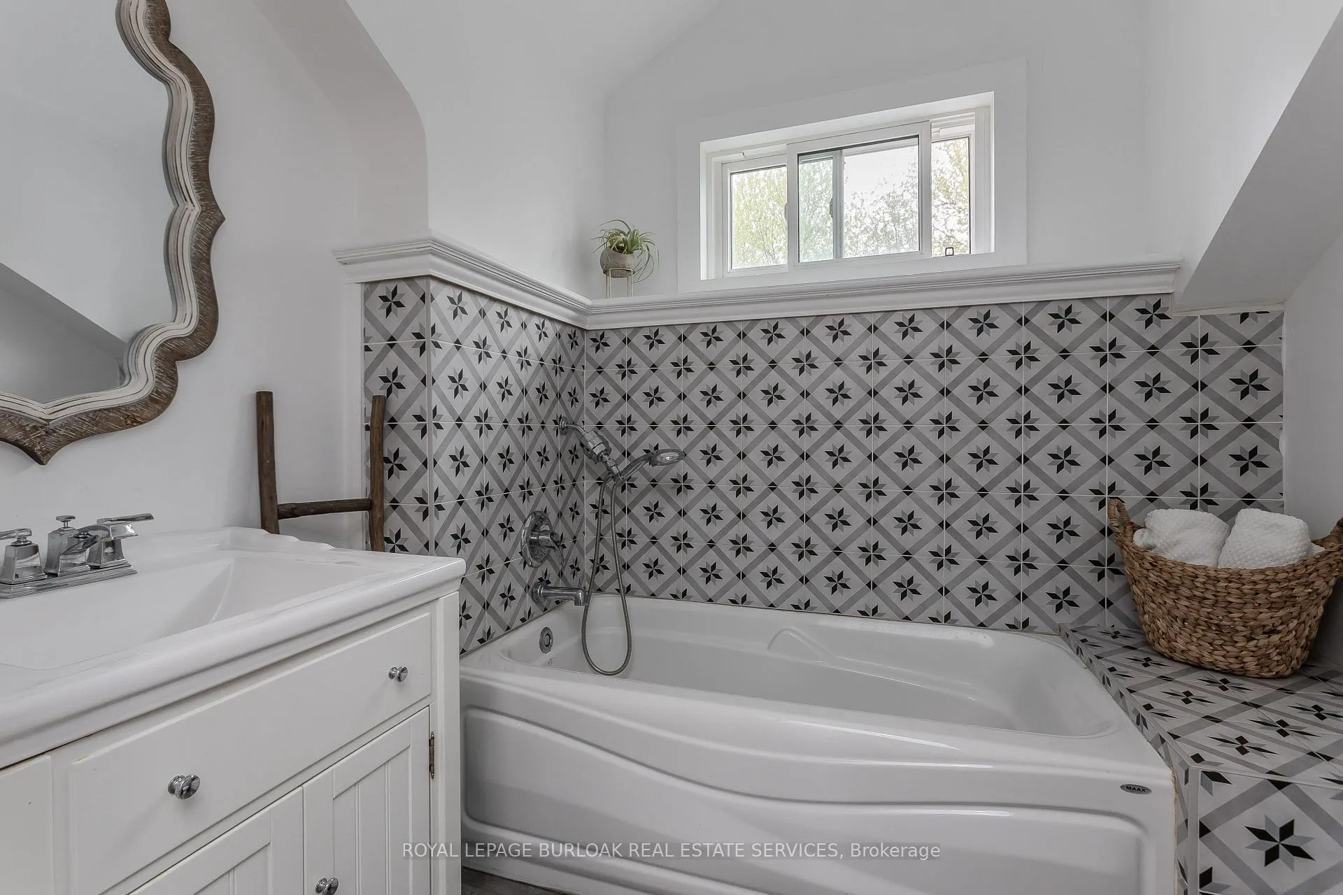 Photo 30 of 351 Rock Chapel Road, Hamilton, Rural Flamborough — HOMEH