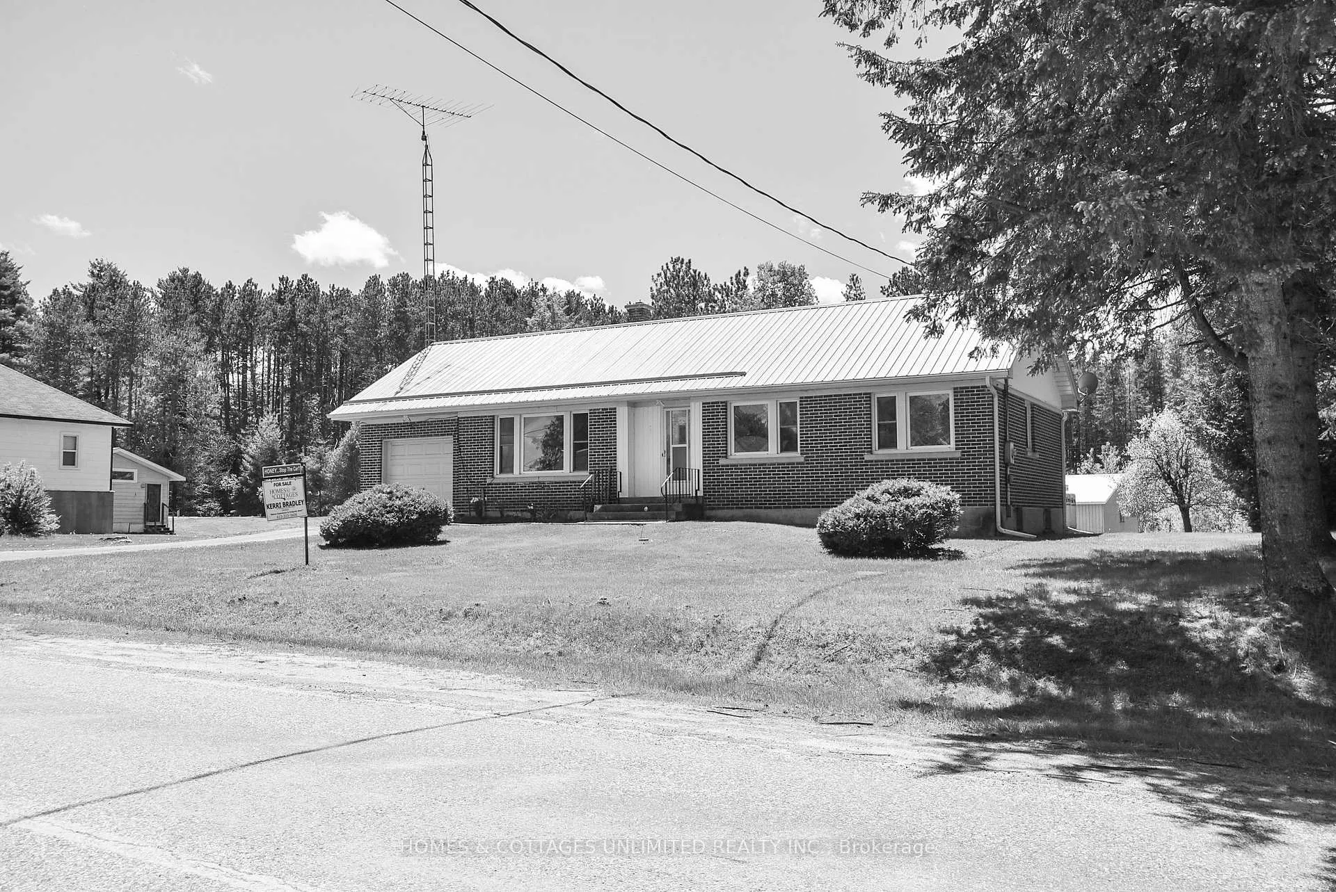 Photo 3 of 6628 Buckshot Lake Road, Frontenac, Frontenac North — HOMEH