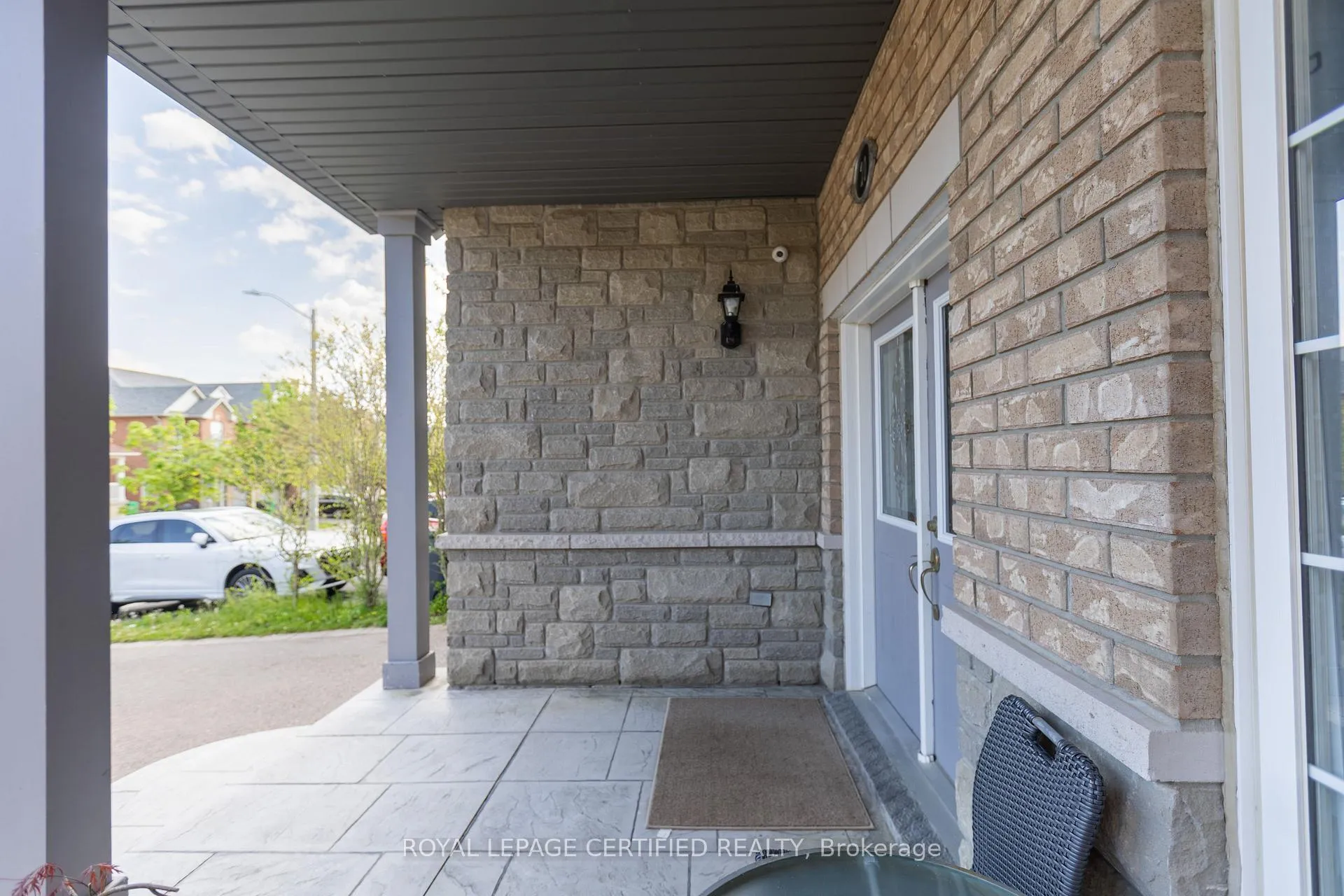 Photo 5 of Unit UPPER, 20 Krakow Street, Brampton, Bram West — HOMEH