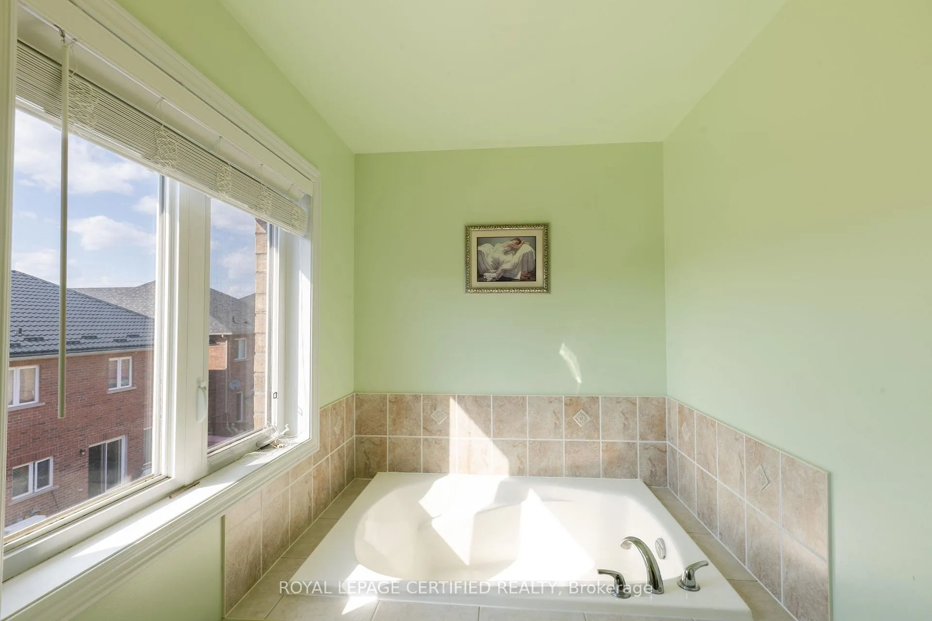 Photo 26 of Unit UPPER, 20 Krakow Street, Brampton, Bram West — HOMEH