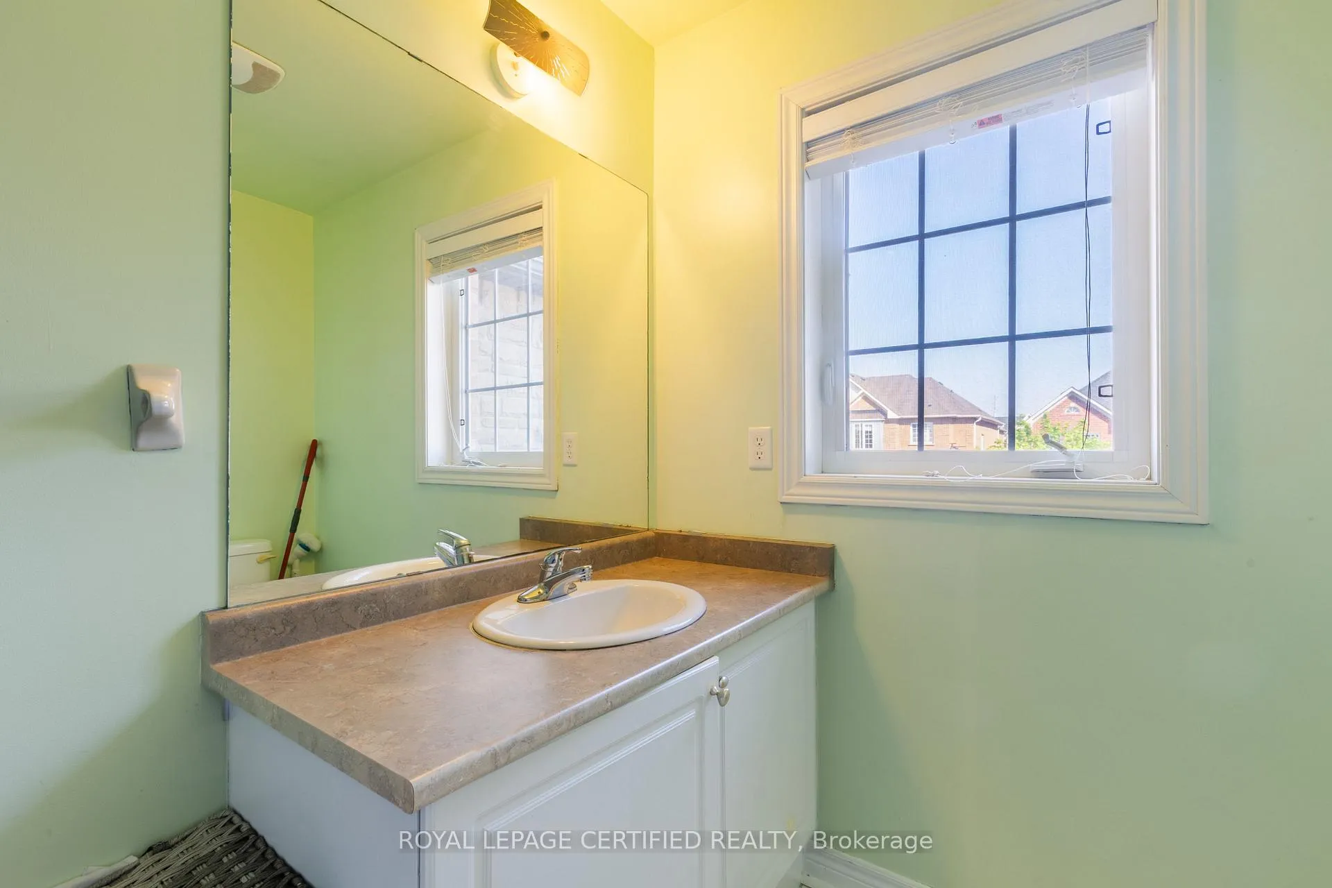 Photo 31 of Unit UPPER, 20 Krakow Street, Brampton, Bram West — HOMEH