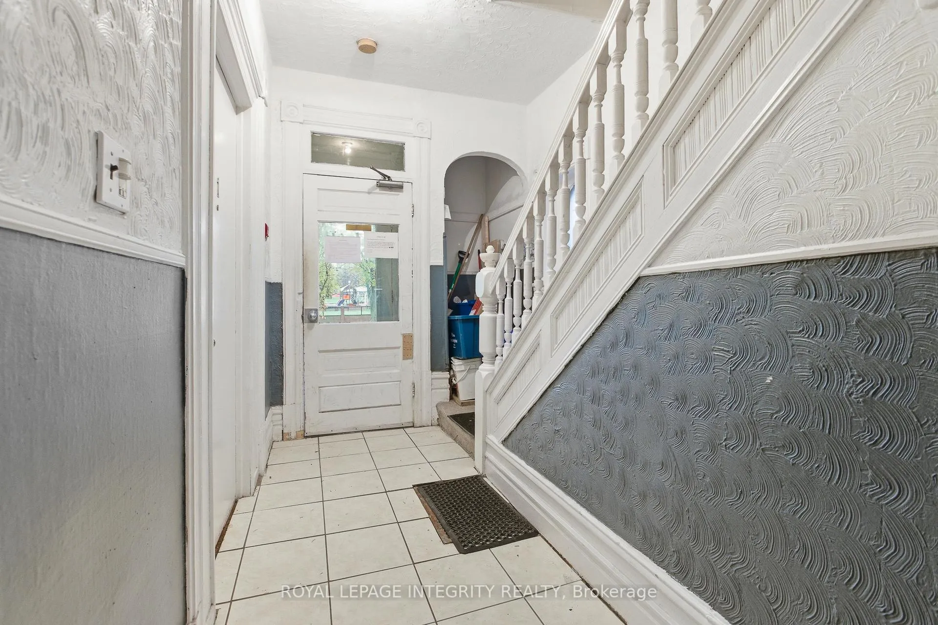 Photo 4 of 634 Gladstone Avenue, Ottawa, Ottawa Centre — HOMEH