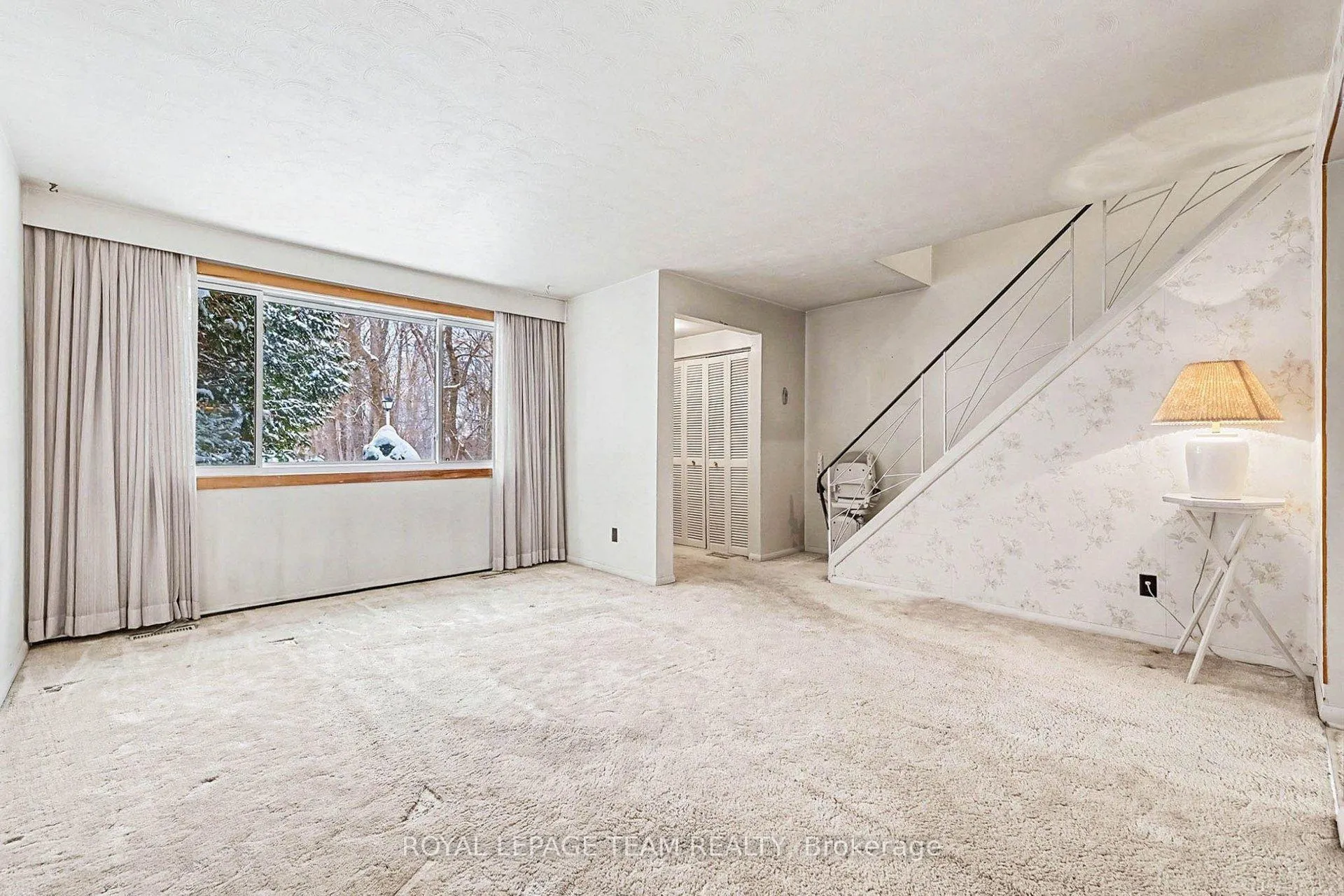 Photo 8 of 906 Ivanhoe Avenue, Ottawa, Queensway Terrace North — HOMEH