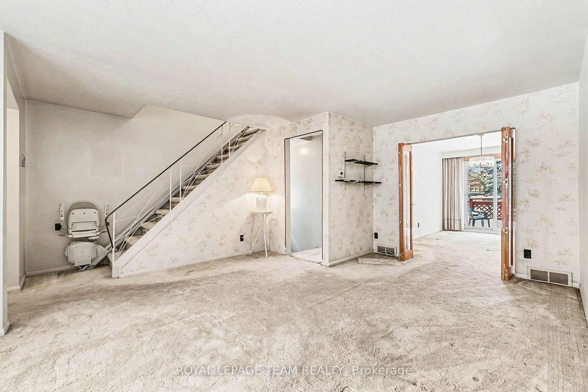 Photo 9 of 906 Ivanhoe Avenue, Ottawa, Queensway Terrace North — HOMEH