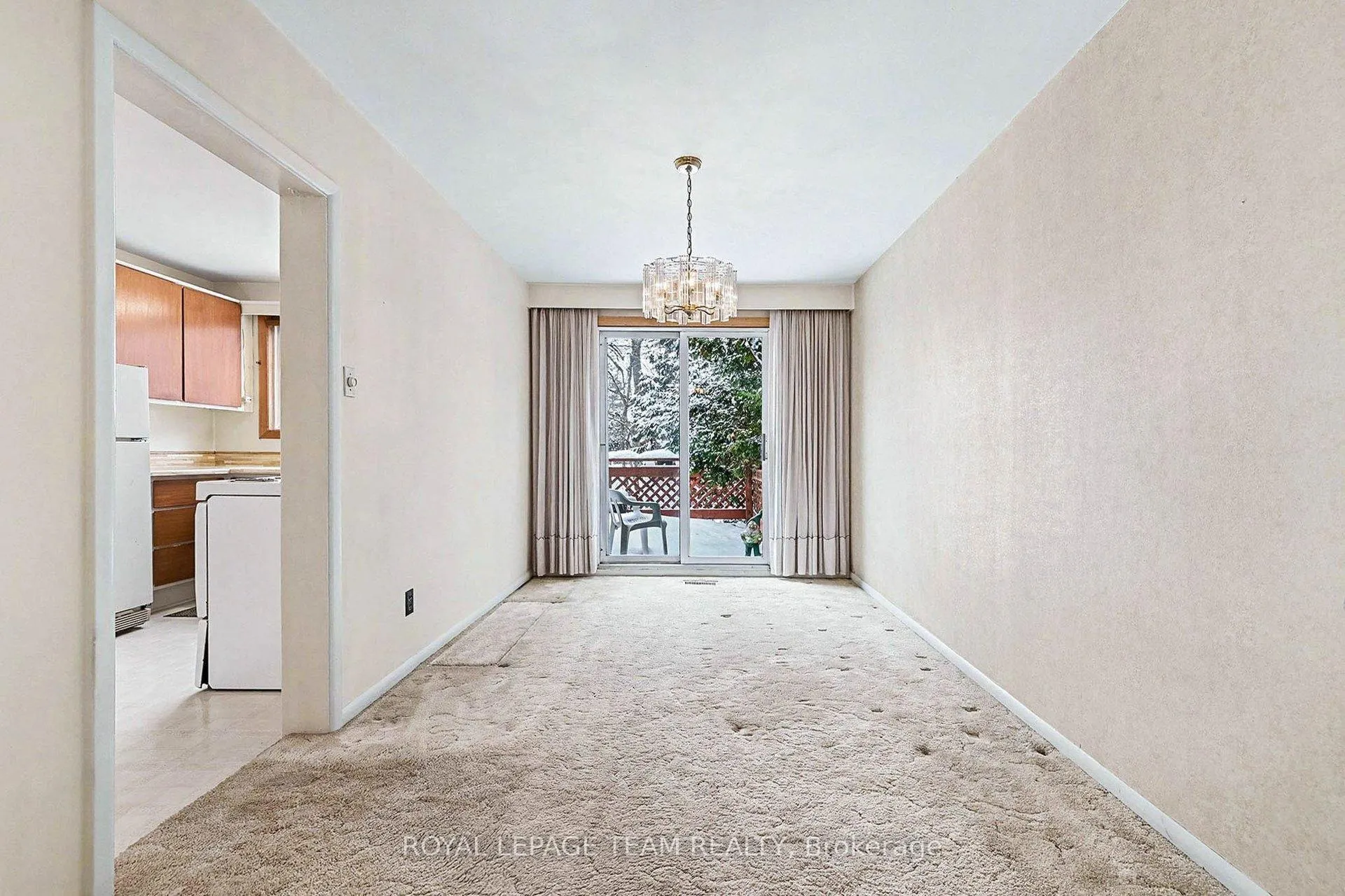 Photo 11 of 906 Ivanhoe Avenue, Ottawa, Queensway Terrace North — HOMEH
