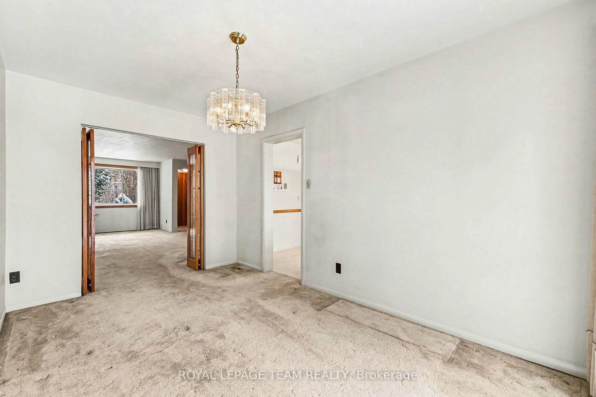 Photo 12 of 906 Ivanhoe Avenue, Ottawa, Queensway Terrace North — HOMEH
