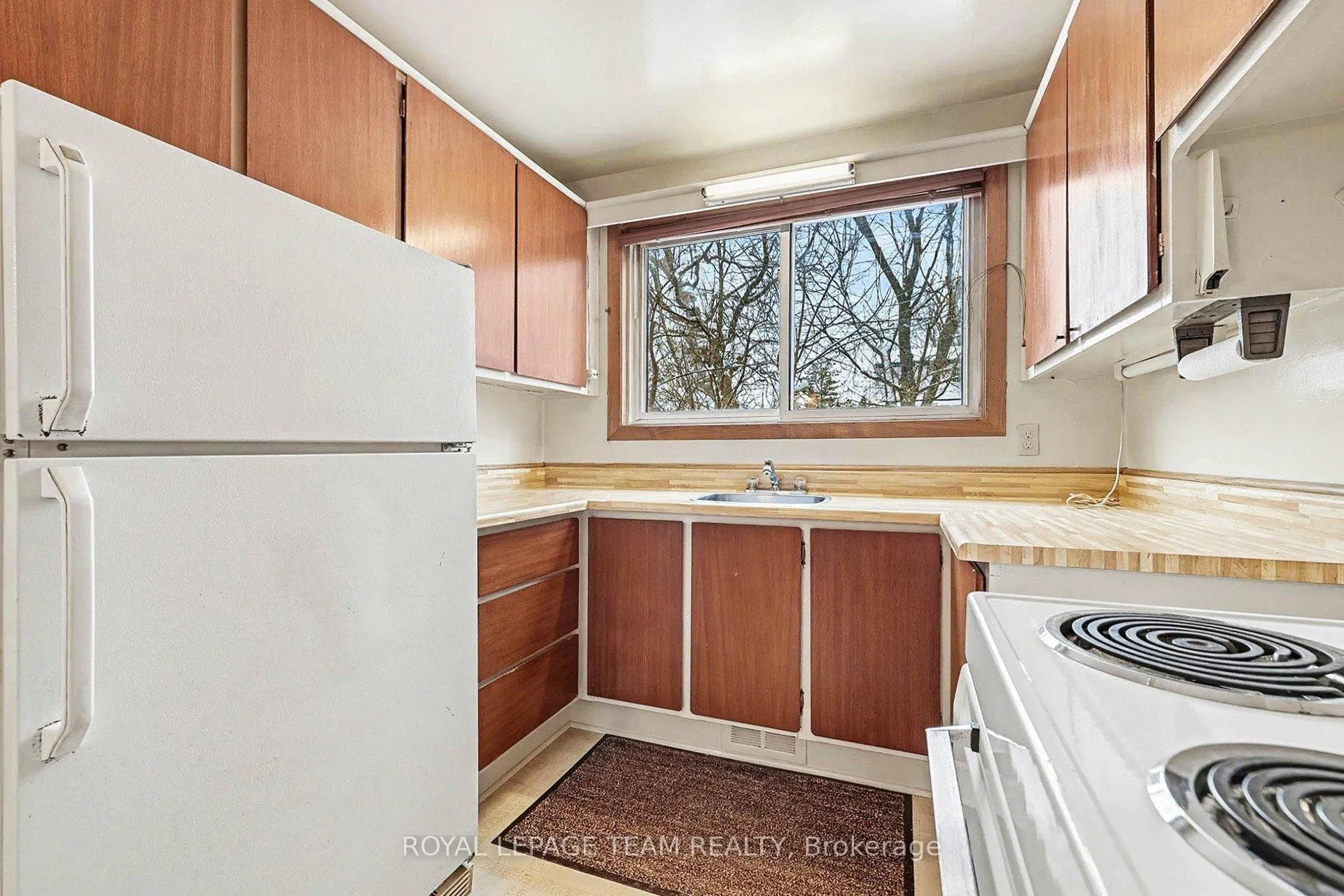 Photo 15 of 906 Ivanhoe Avenue, Ottawa, Queensway Terrace North — HOMEH