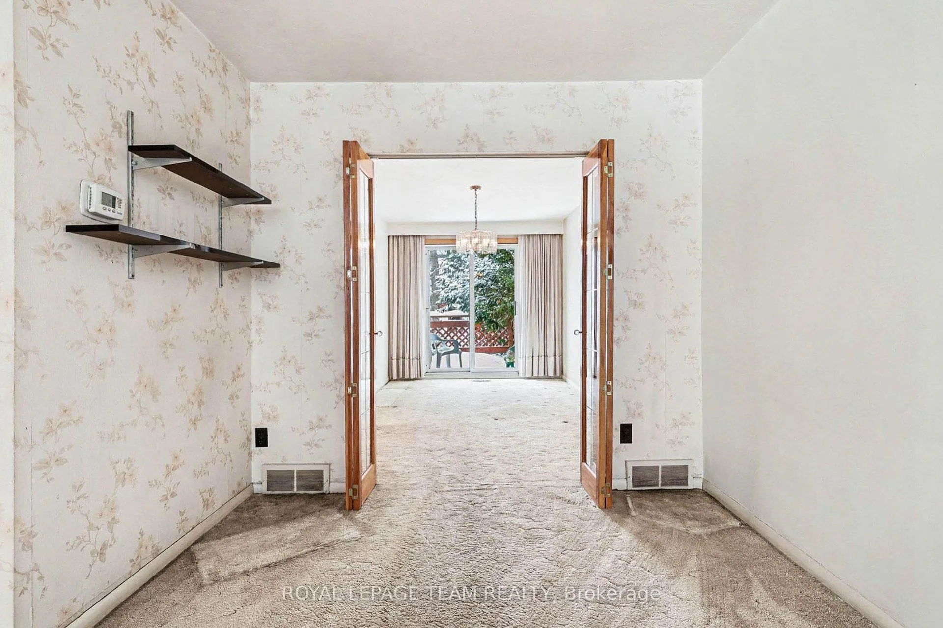 Photo 16 of 906 Ivanhoe Avenue, Ottawa, Queensway Terrace North — HOMEH