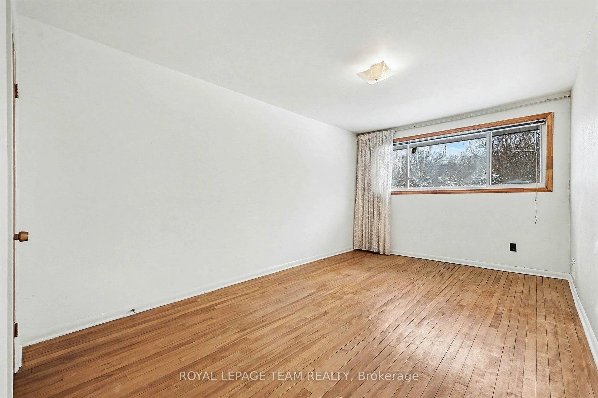 Photo 19 of 906 Ivanhoe Avenue, Ottawa, Queensway Terrace North — HOMEH