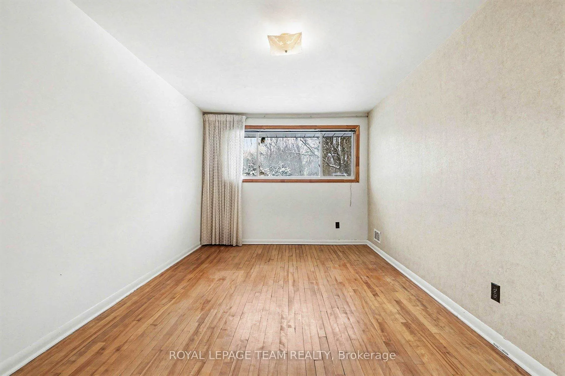 Photo 20 of 906 Ivanhoe Avenue, Ottawa, Queensway Terrace North — HOMEH