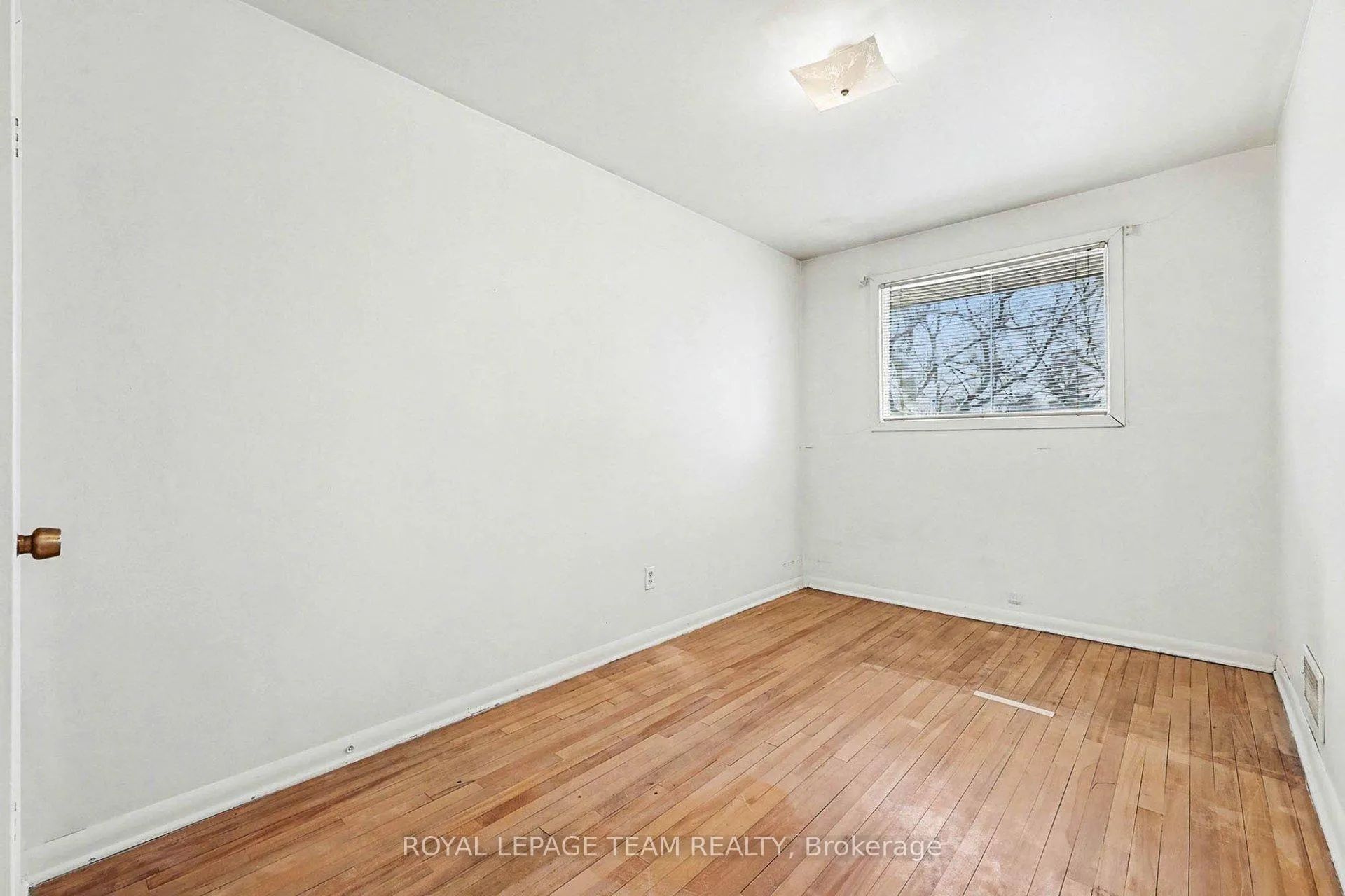 Photo 22 of 906 Ivanhoe Avenue, Ottawa, Queensway Terrace North — HOMEH
