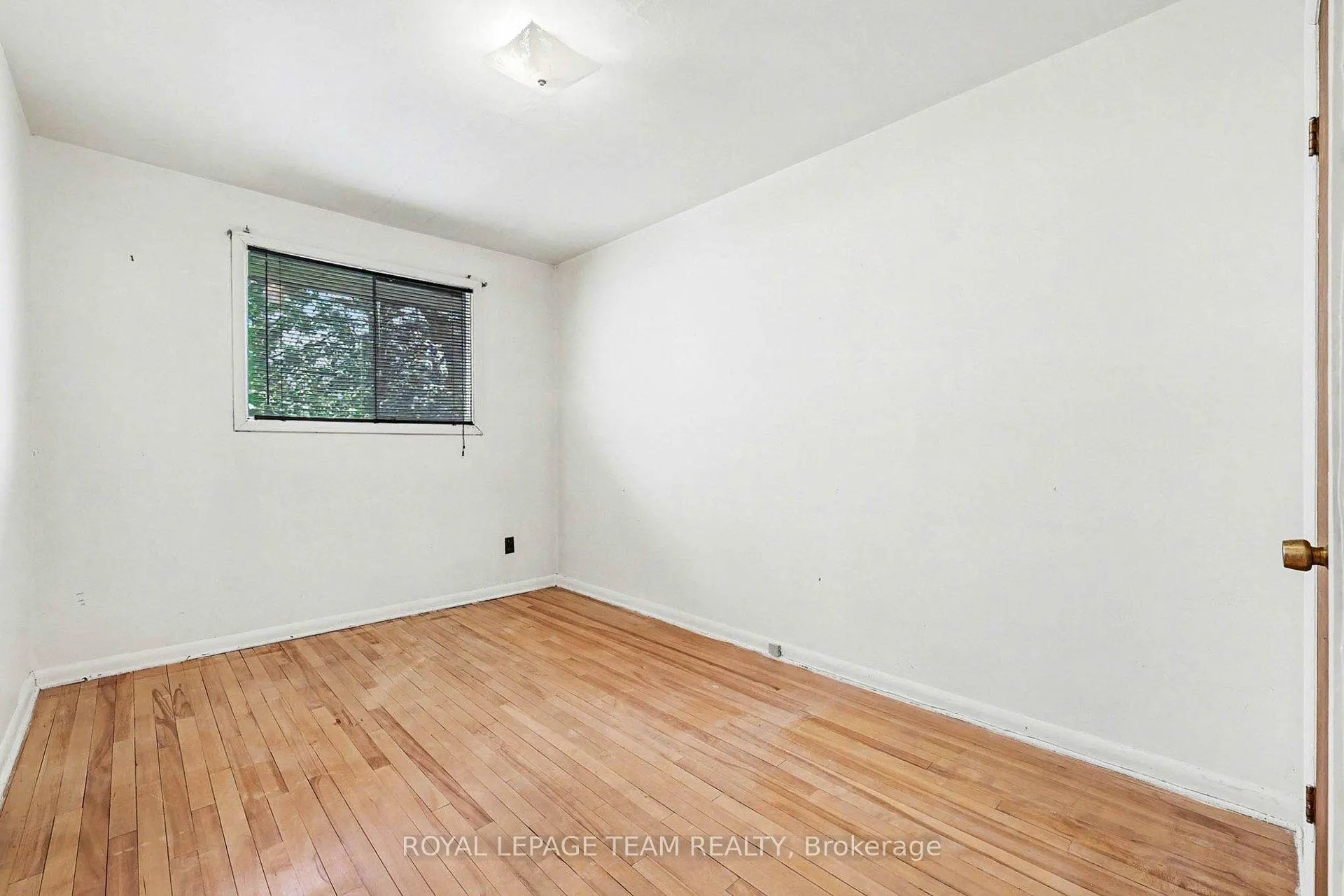 Photo 23 of 906 Ivanhoe Avenue, Ottawa, Queensway Terrace North — HOMEH