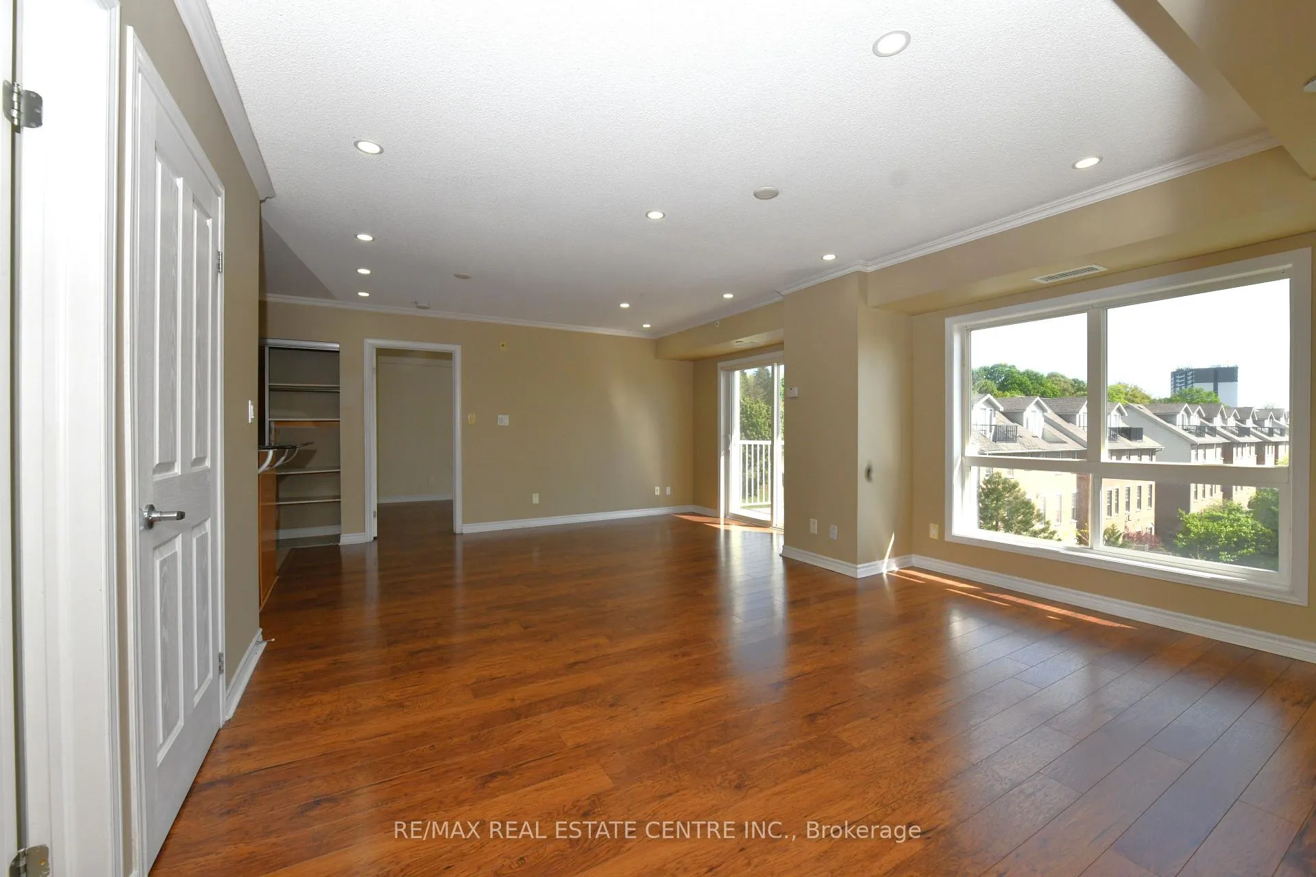 Photo 6 of Unit 418, 8 Harris Street, Cambridge, East Galt — HOMEH