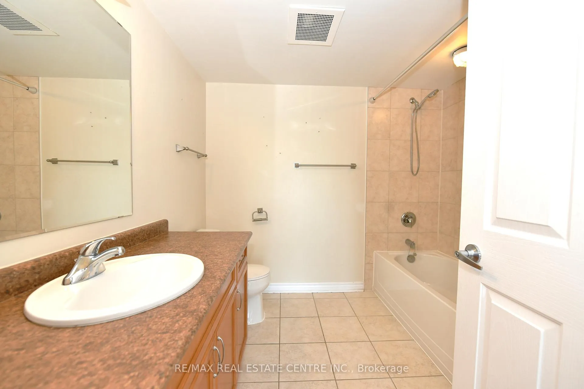 Photo 10 of Unit 418, 8 Harris Street, Cambridge, East Galt — HOMEH