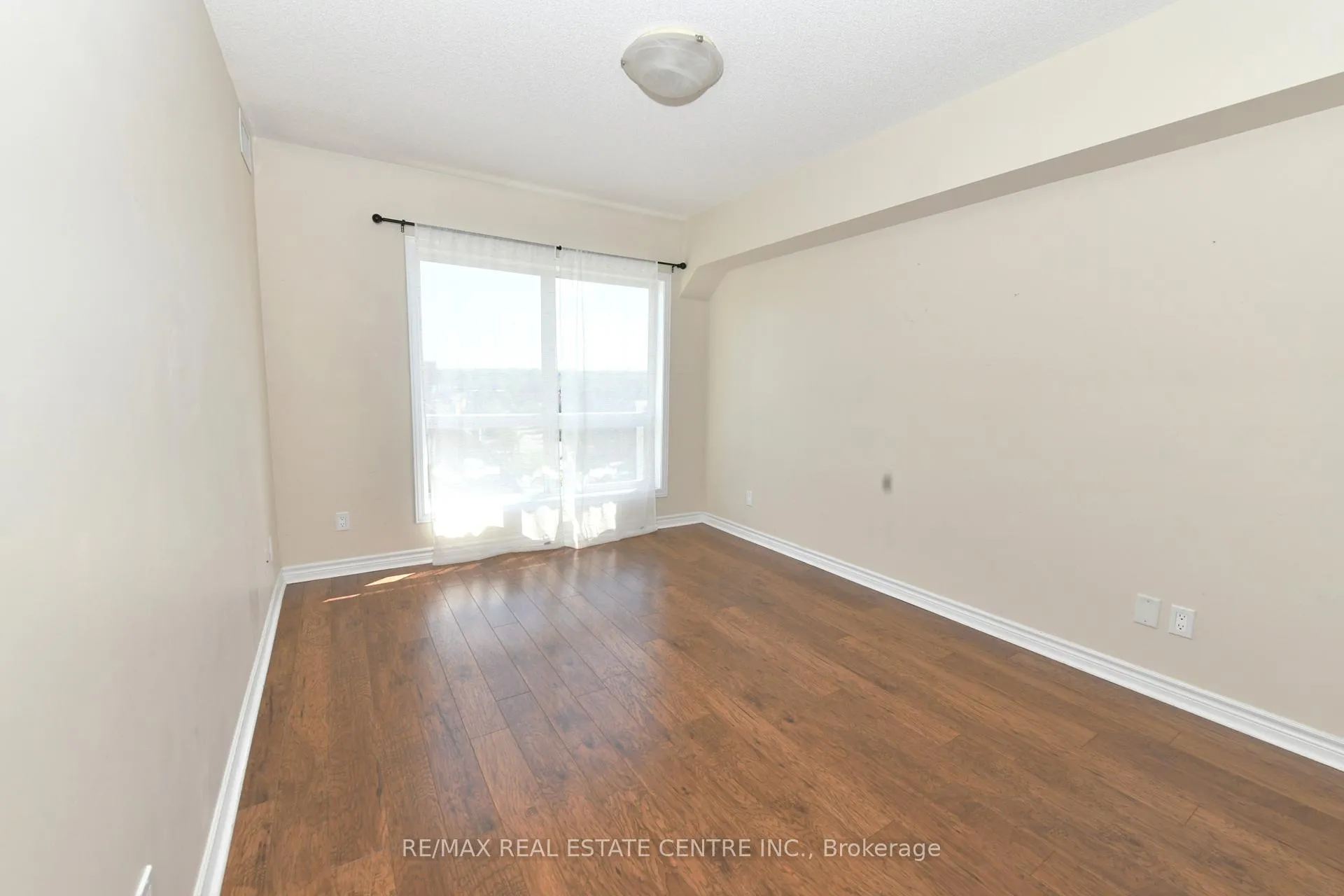 Photo 11 of Unit 418, 8 Harris Street, Cambridge, East Galt — HOMEH