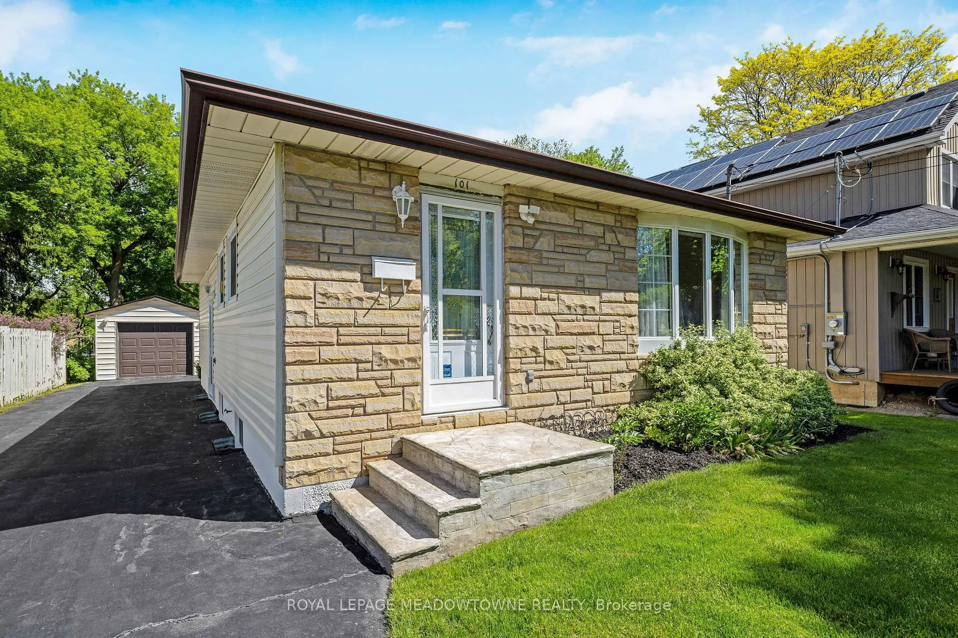 Photo 4 of 101 King Street, Halton Hills, Georgetown — HOMEH