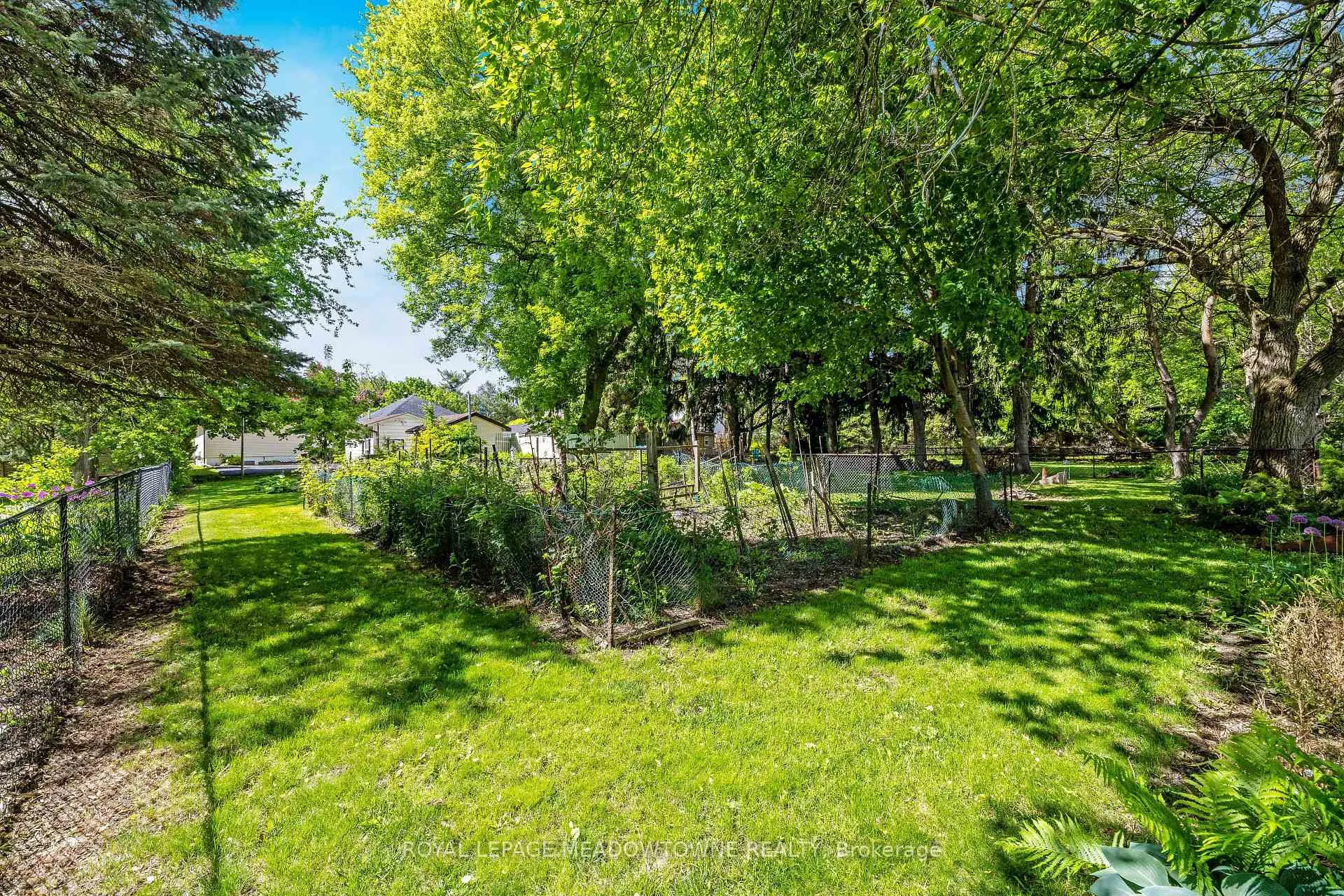 Photo 34 of 101 King Street, Halton Hills, Georgetown — HOMEH