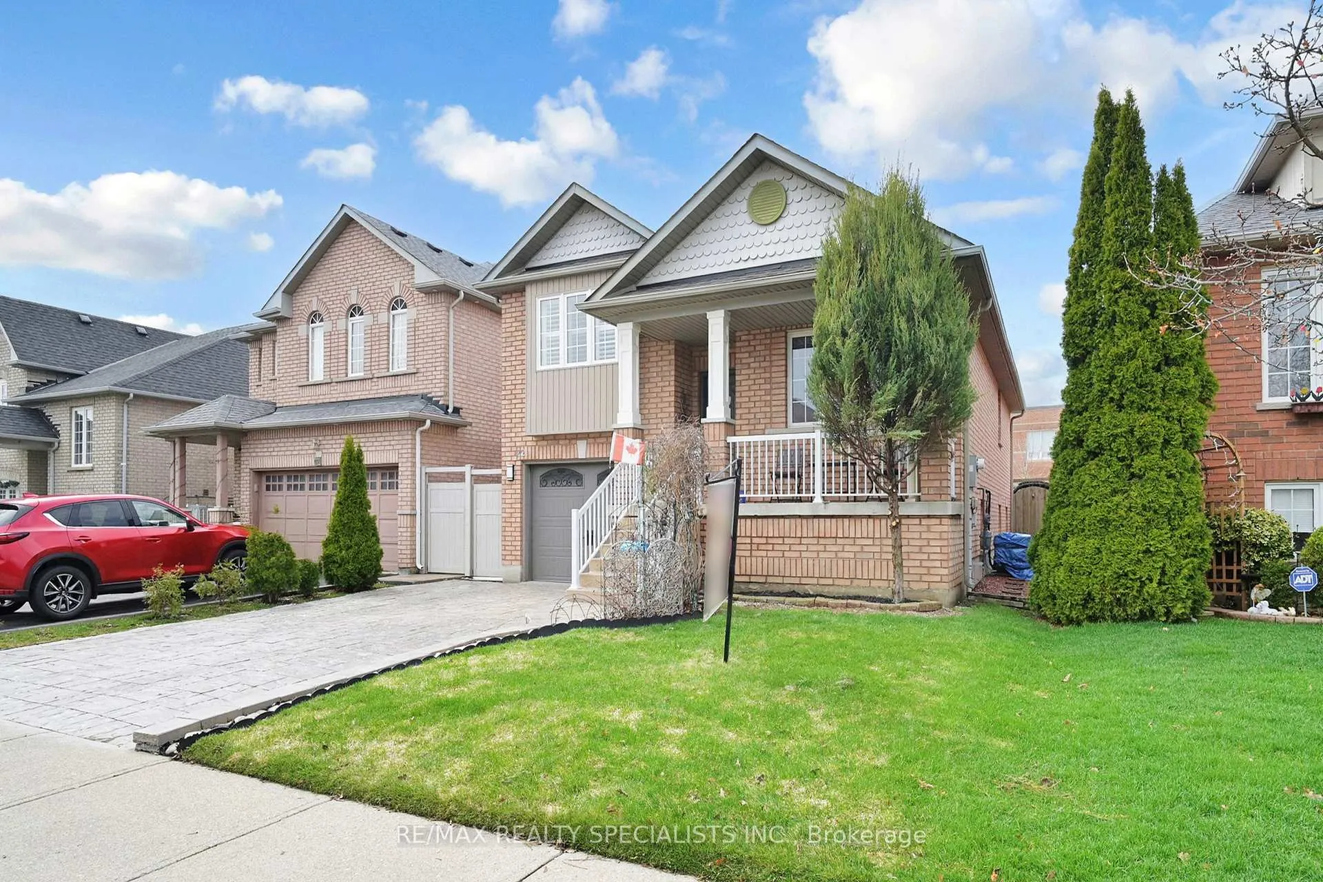 Photo 3 of 22 Thimbleberry Street, Brampton, Fletcher's Meadow — HOMEH