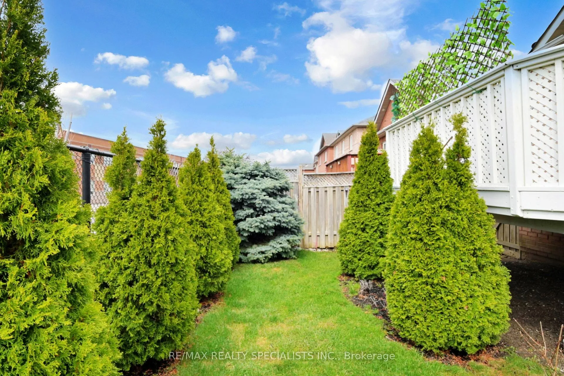 Photo 38 of 22 Thimbleberry Street, Brampton, Fletcher's Meadow — HOMEH