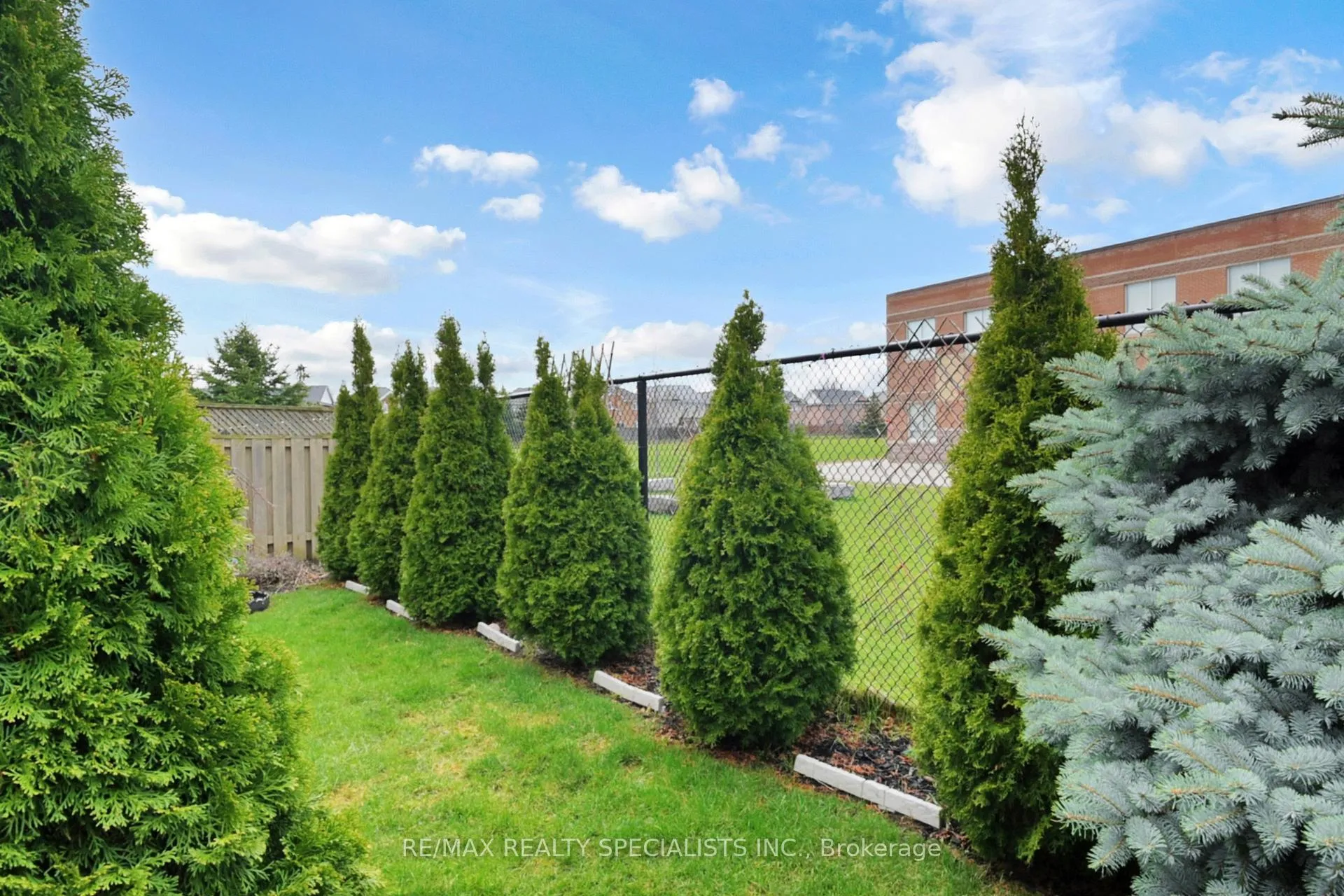 Photo 39 of 22 Thimbleberry Street, Brampton, Fletcher's Meadow — HOMEH
