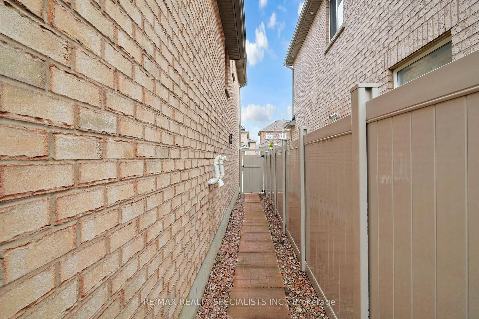 Photo 40 of 22 Thimbleberry Street, Brampton, Fletcher's Meadow — HOMEH