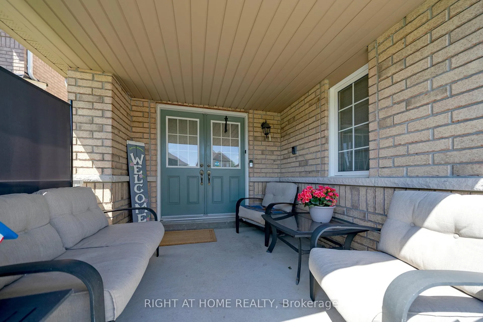 Photo 4 of 95 Glen Eagles Drive, Clarington, Courtice — HOMEH
