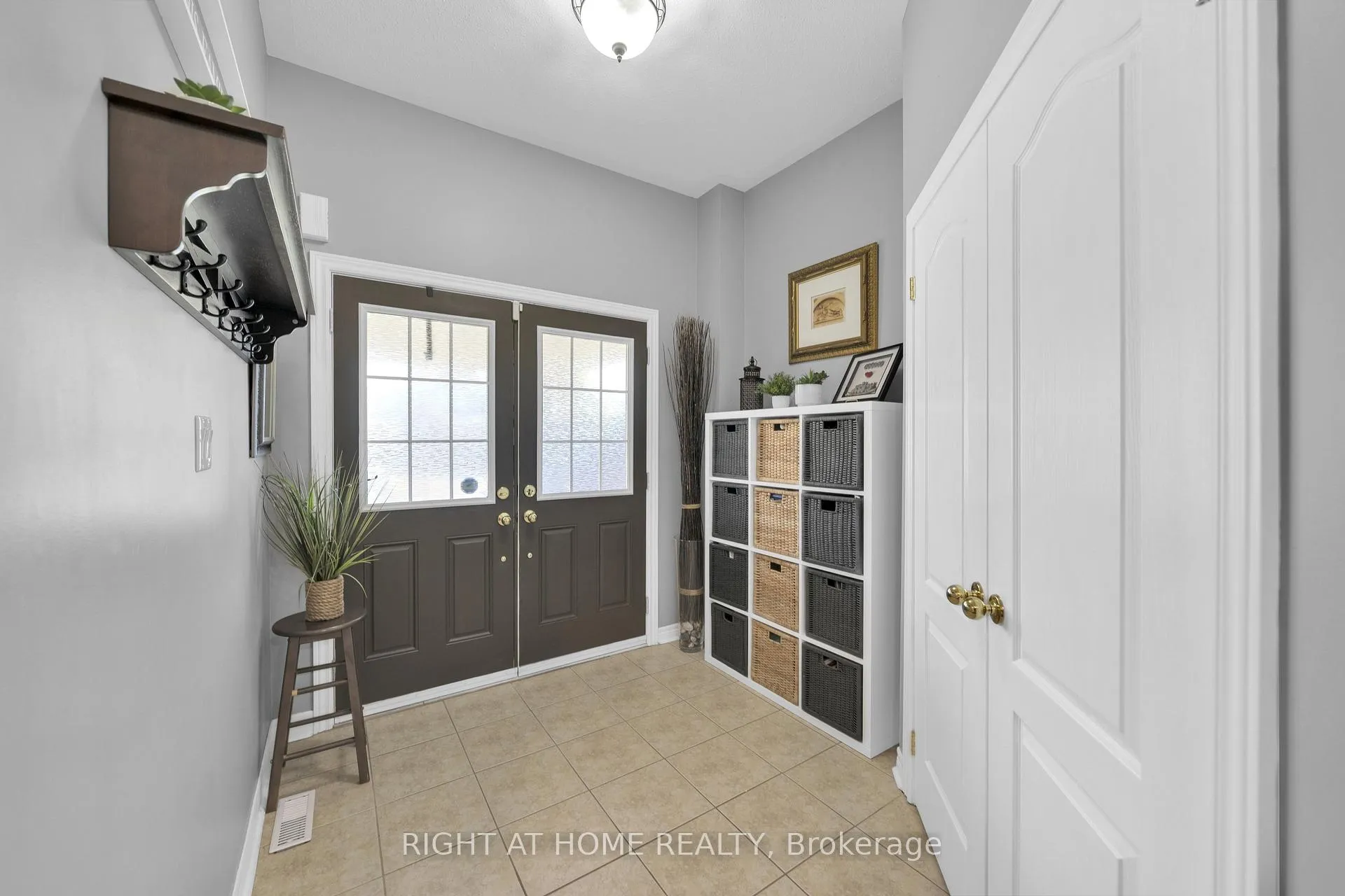 Photo 5 of 95 Glen Eagles Drive, Clarington, Courtice — HOMEH