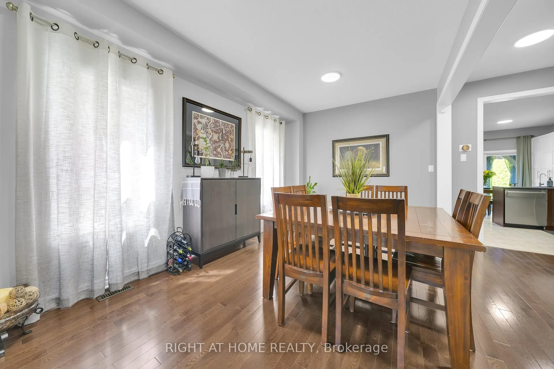 Photo 6 of 95 Glen Eagles Drive, Clarington, Courtice — HOMEH