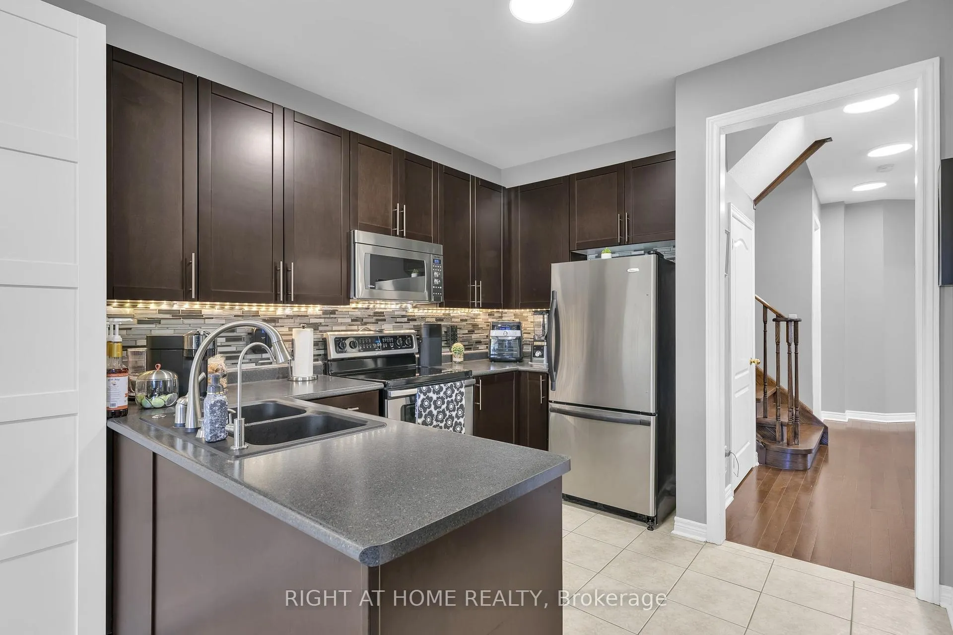 Photo 17 of 95 Glen Eagles Drive, Clarington, Courtice — HOMEH