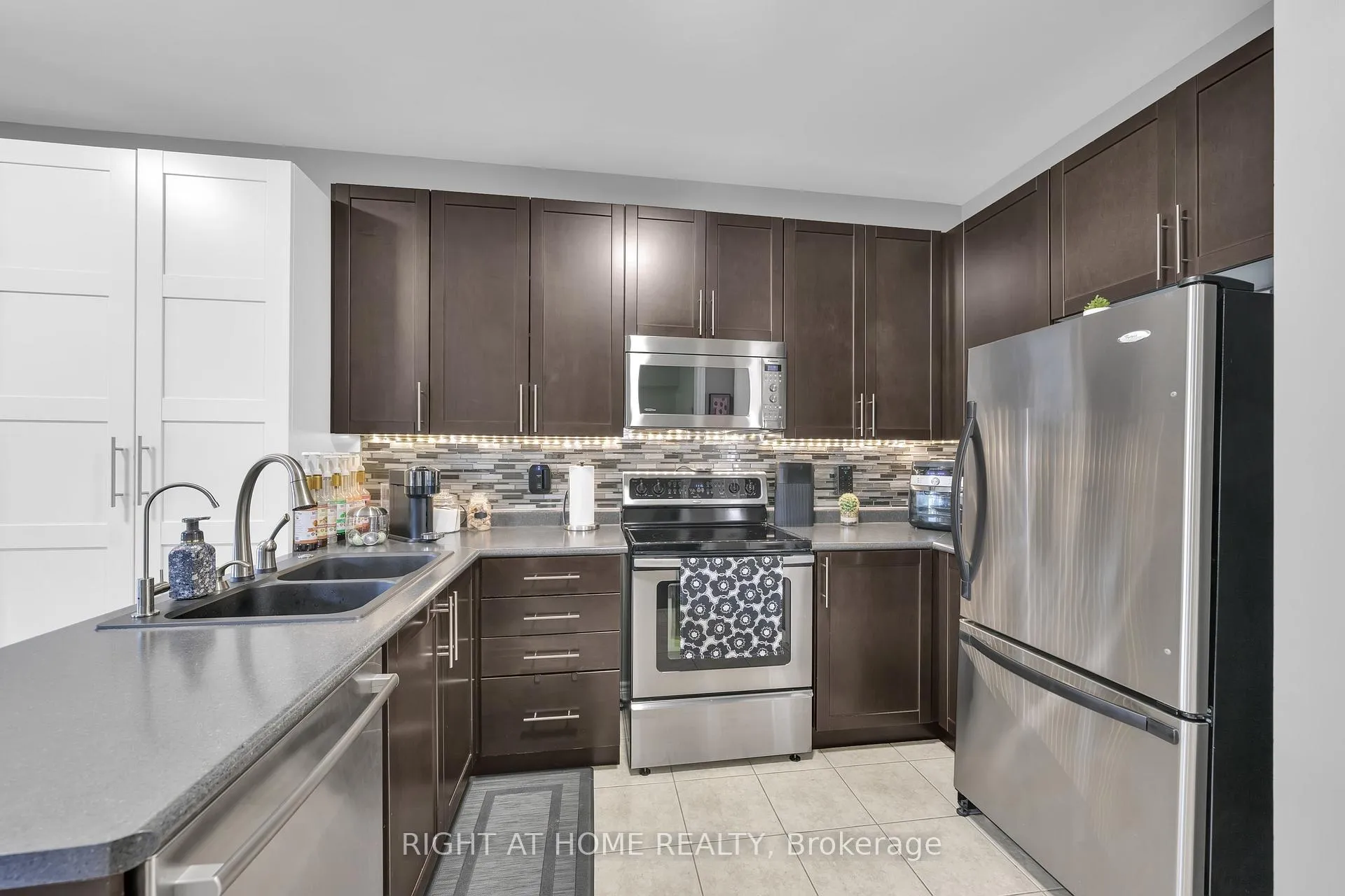 Photo 18 of 95 Glen Eagles Drive, Clarington, Courtice — HOMEH