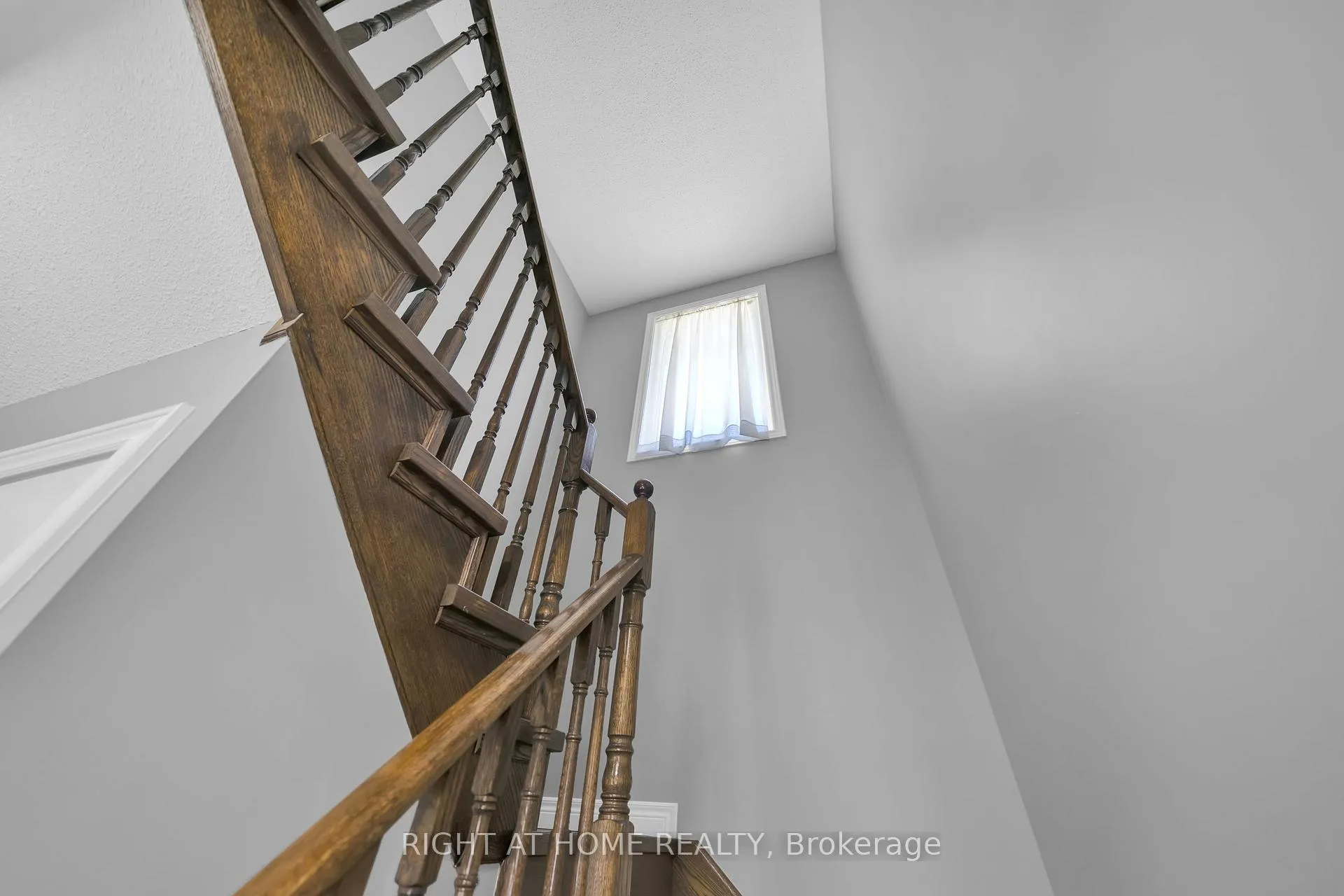 Photo 21 of 95 Glen Eagles Drive, Clarington, Courtice — HOMEH
